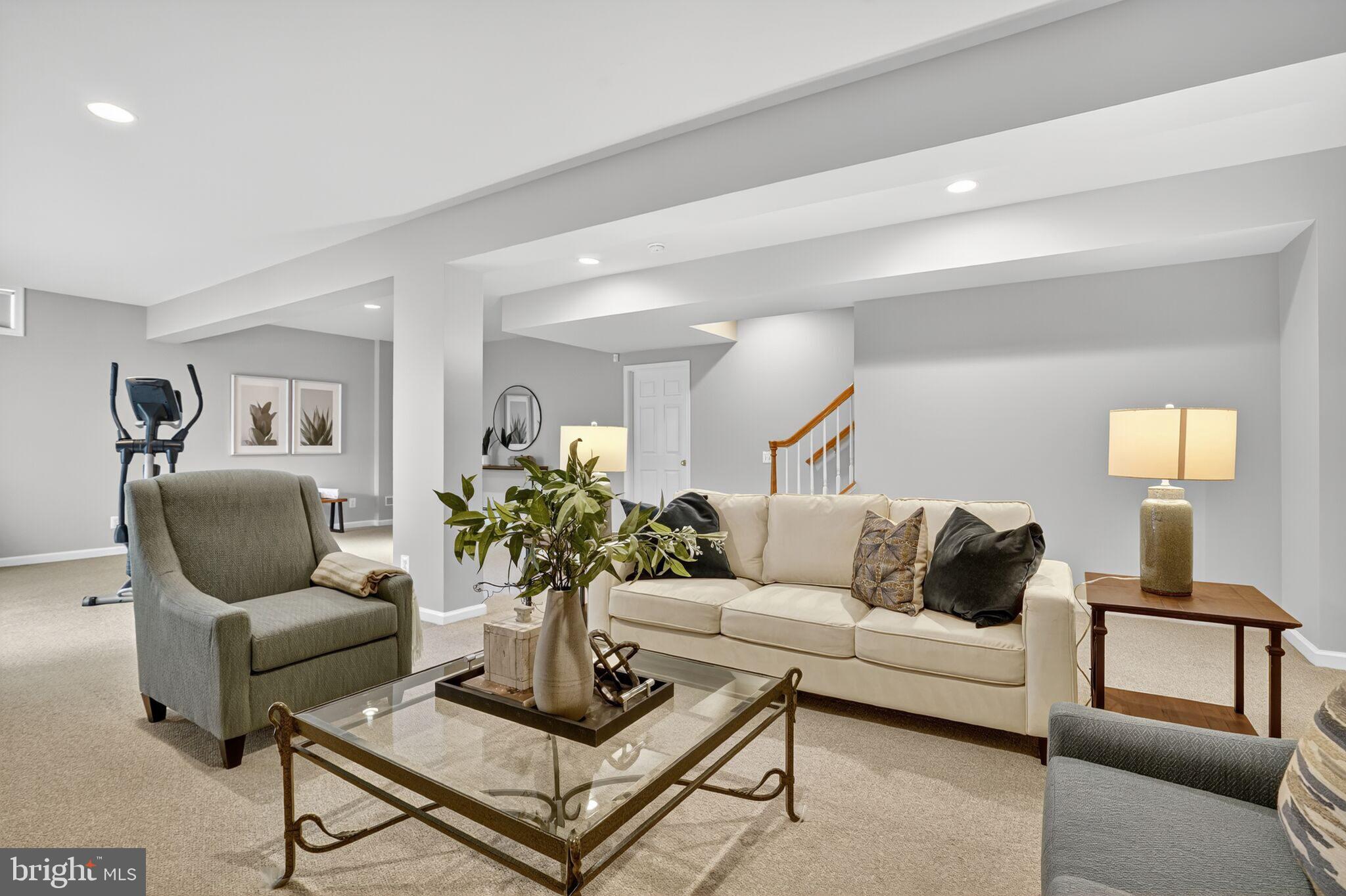 LAUREL HILL - Residential