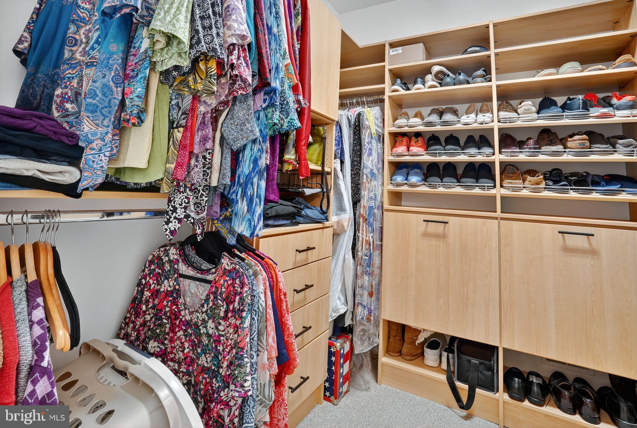 LAUREL HILL - Residential