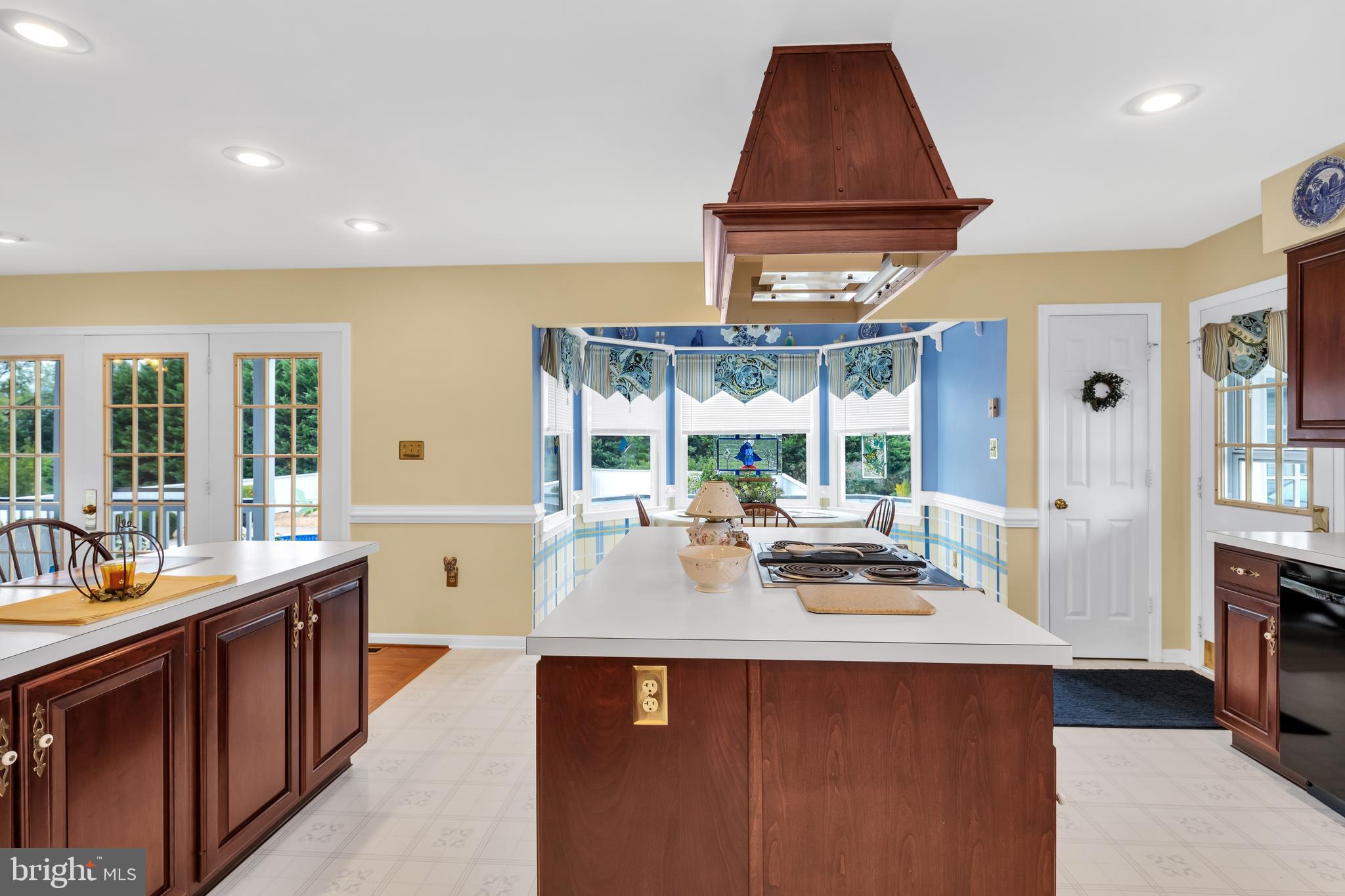 MANOR HILL ESTATES - Residential