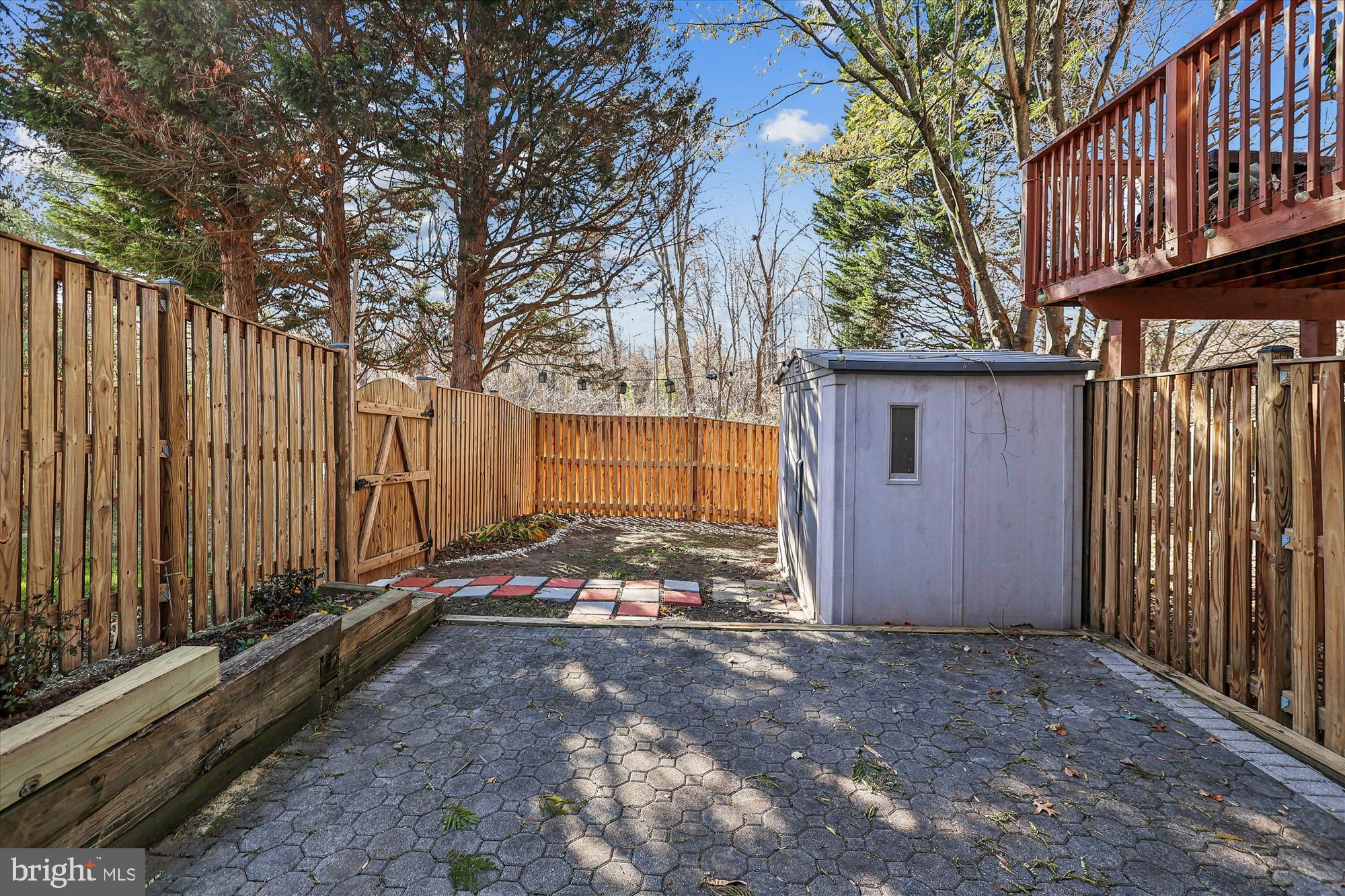 LEISHEAR VILLAGE - Residential