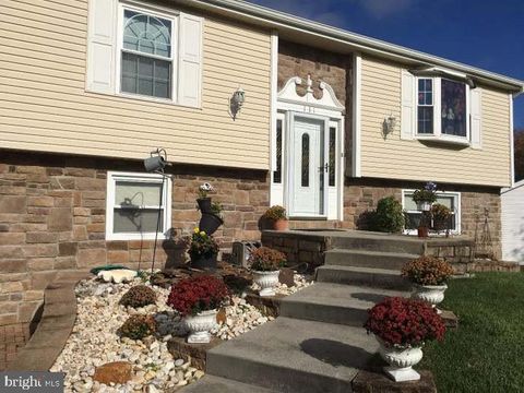 Photo of 131 Sturbridge Drive, SICKLERVILLE, NJ 08081 (MLS # NJCD2117872)