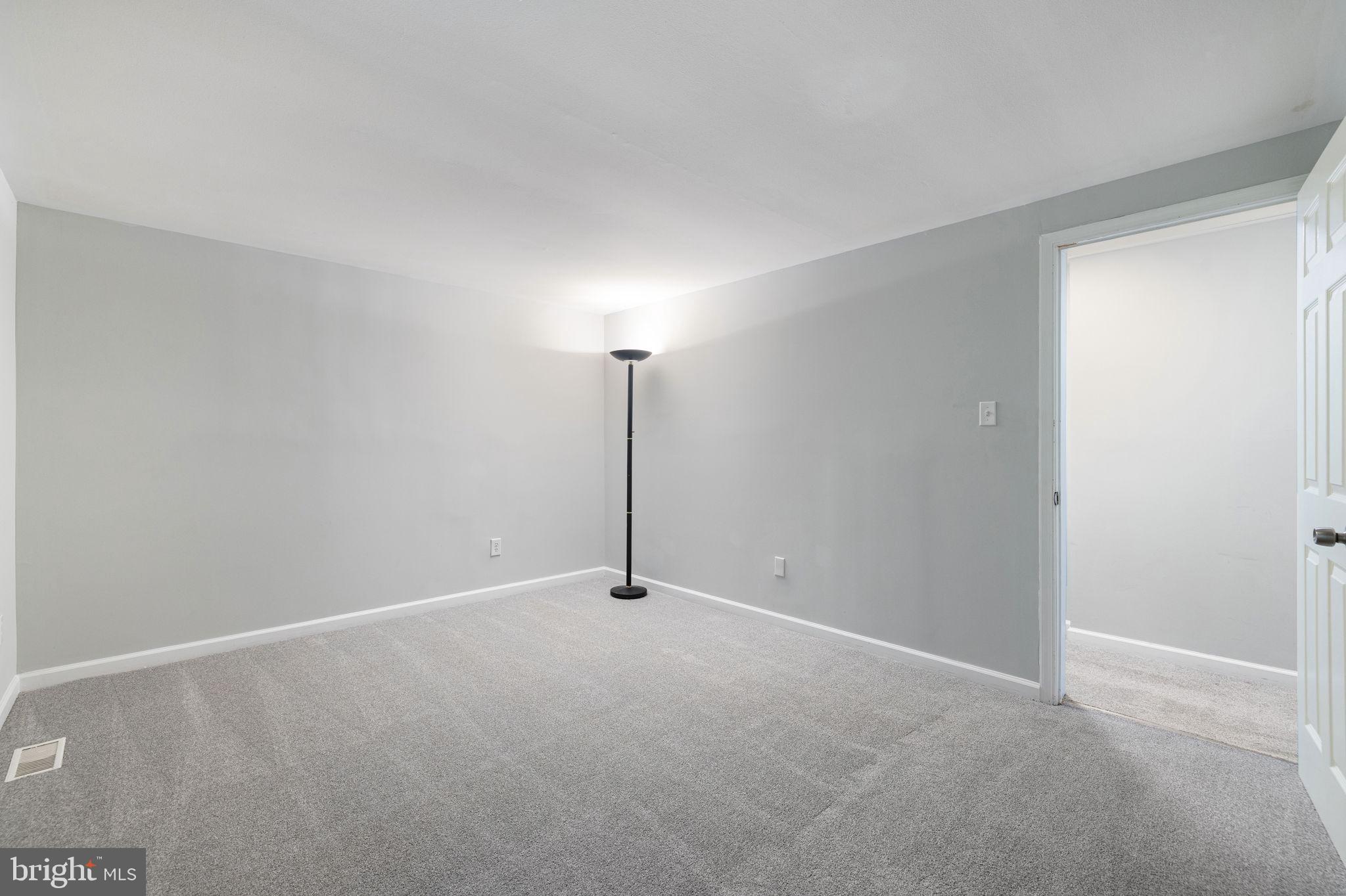 LOCH LINDEN - Residential Lease