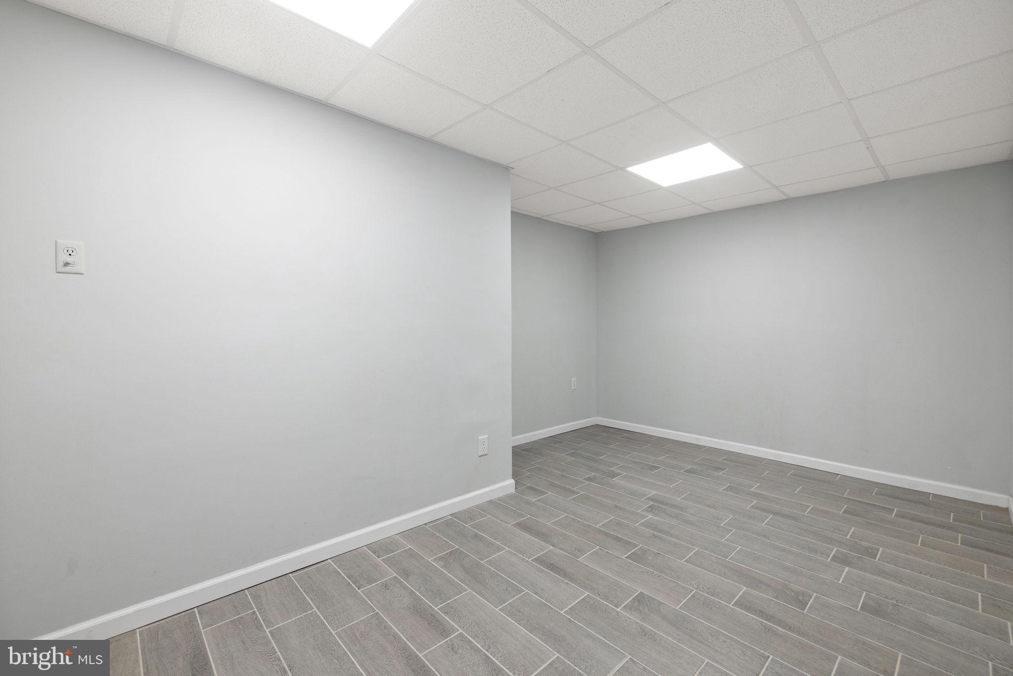 LOCH LINDEN - Residential Lease