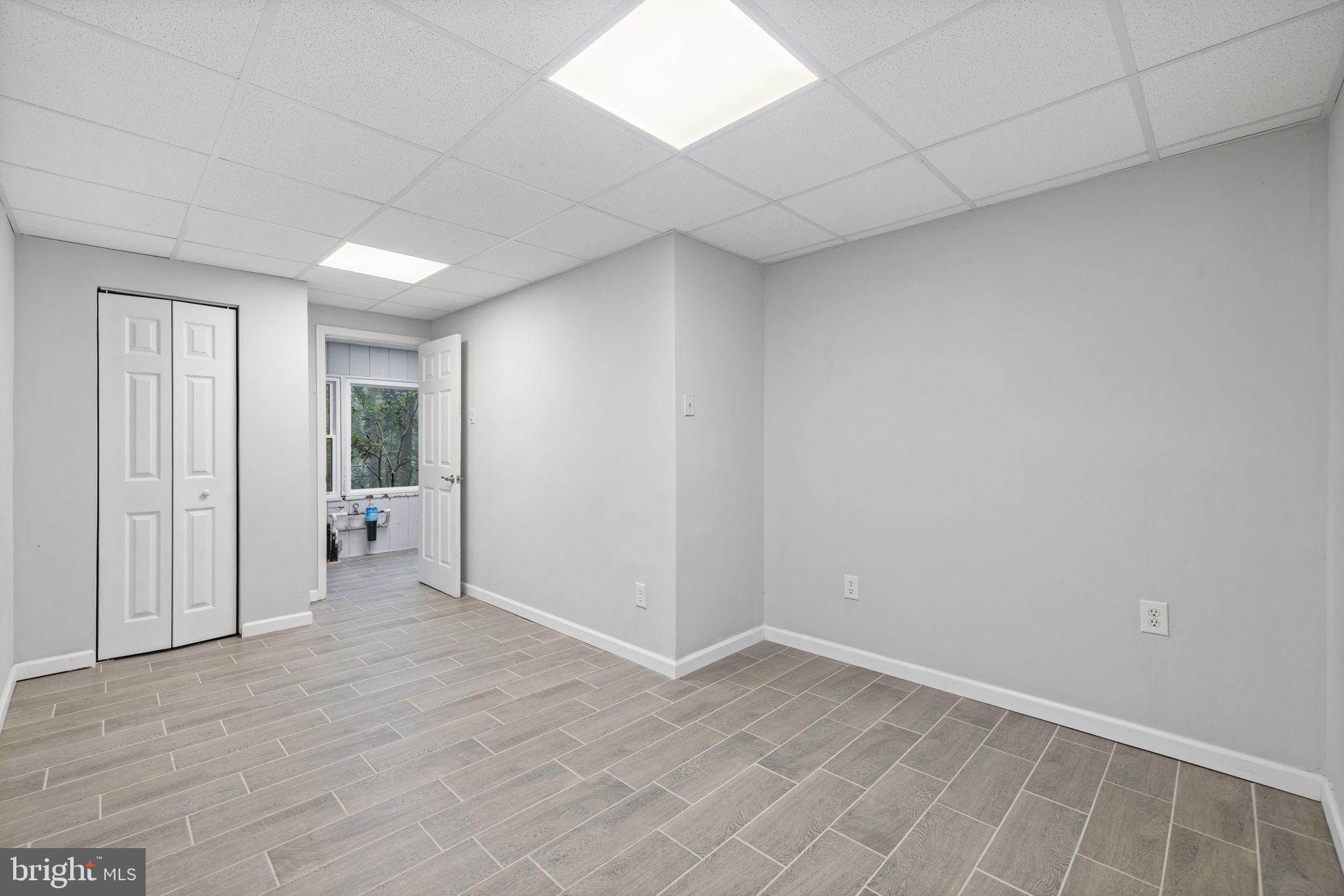 LOCH LINDEN - Residential Lease