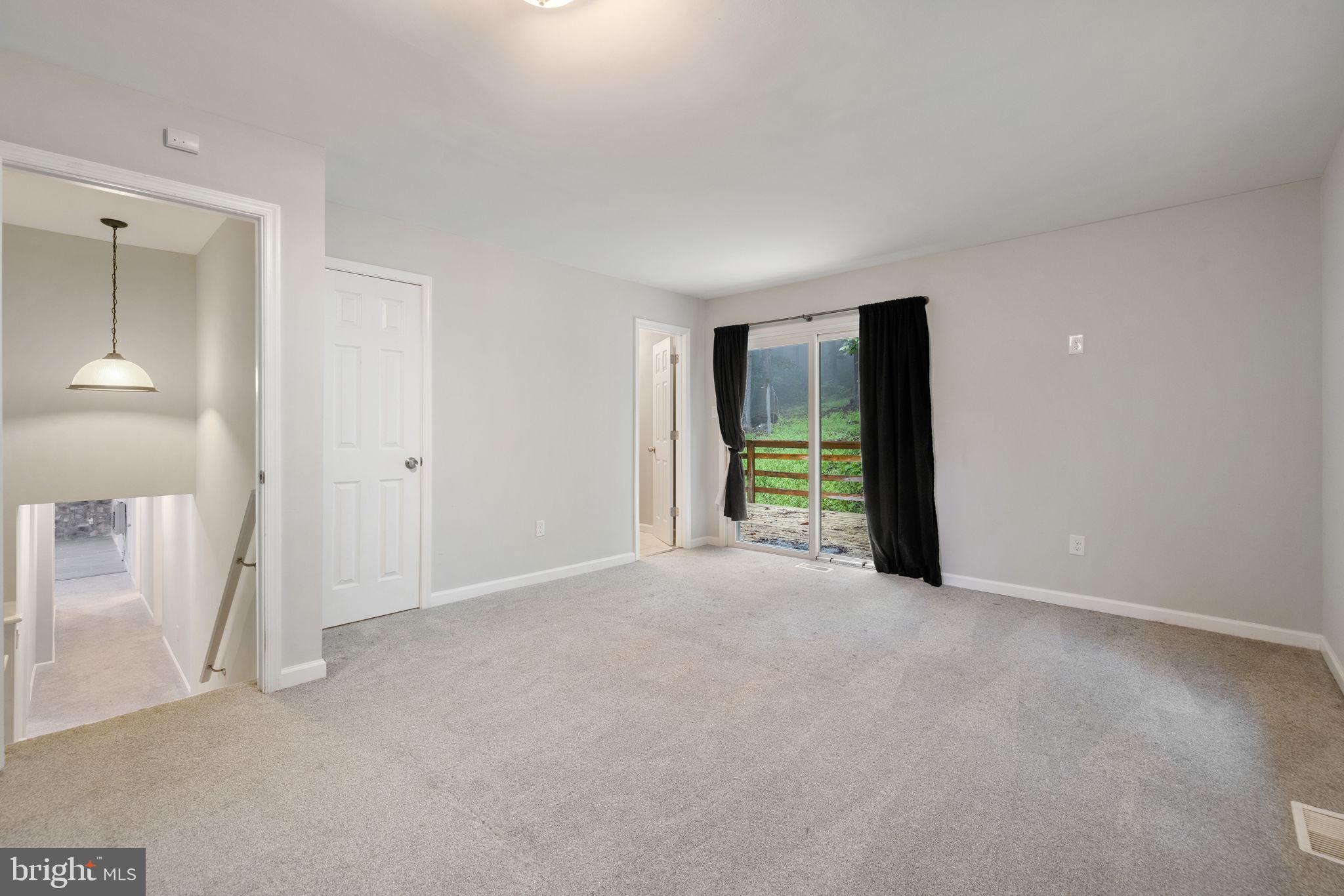 LOCH LINDEN - Residential Lease