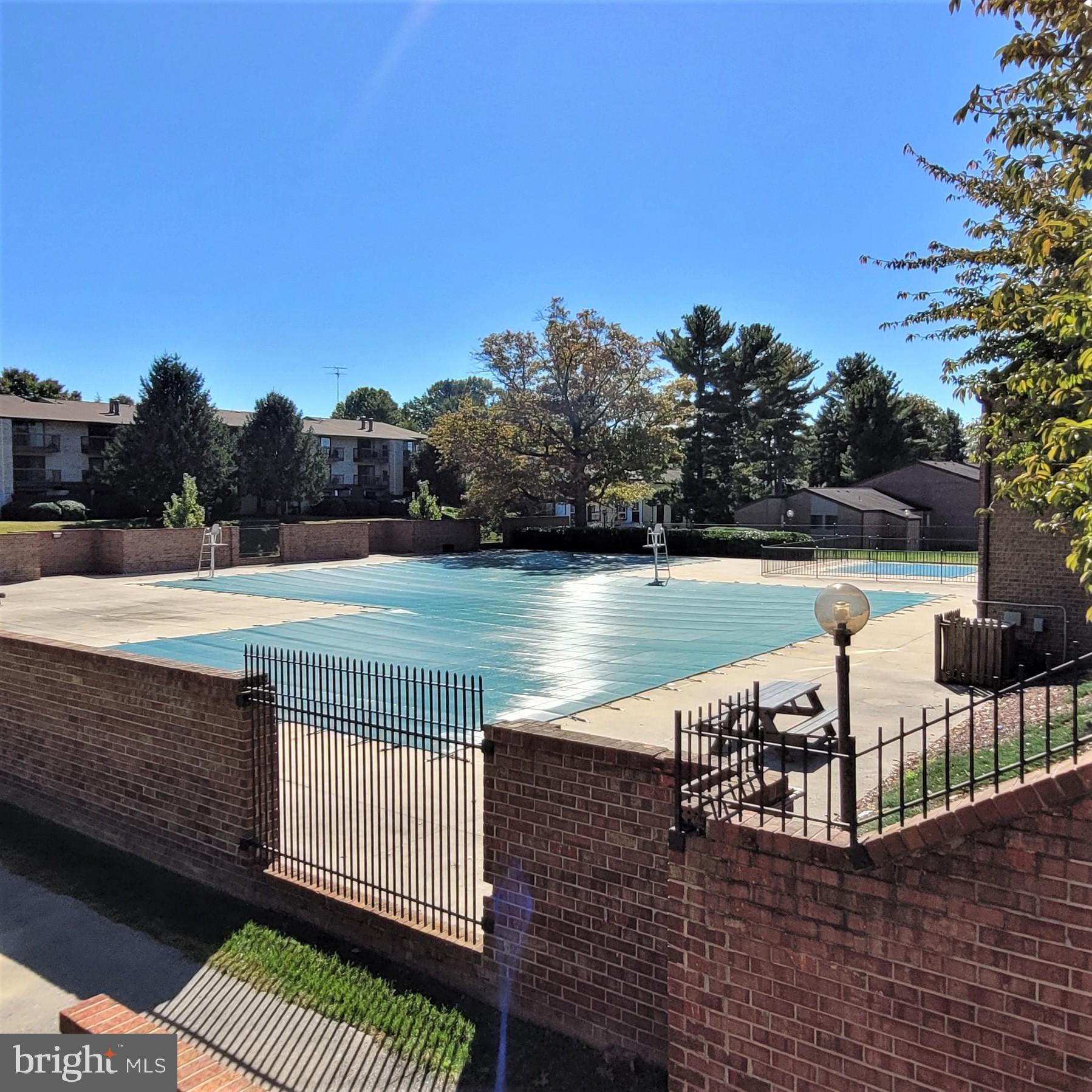 HERONS COVE - Residential