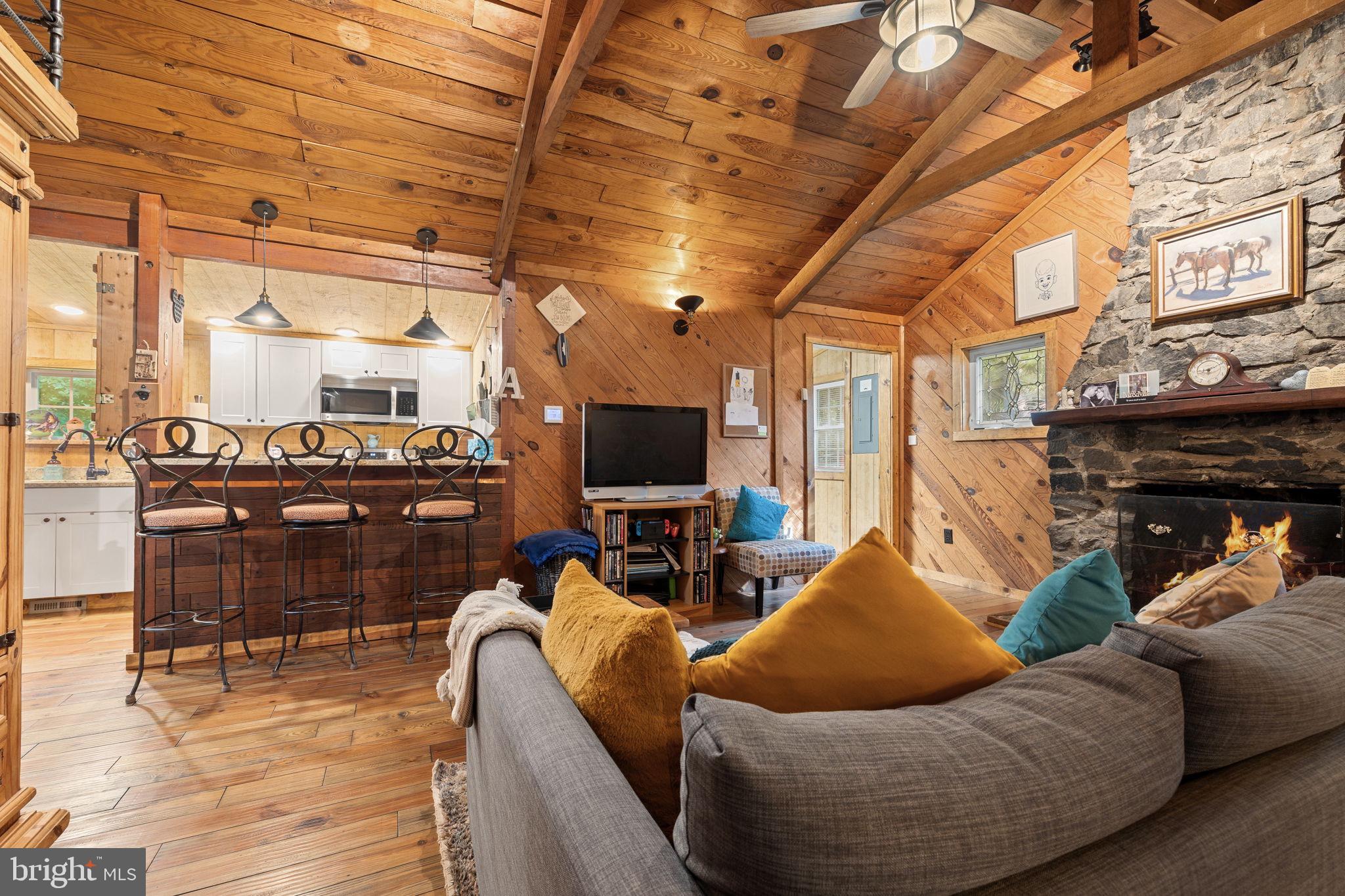 8289 DAMVIEW PLACE