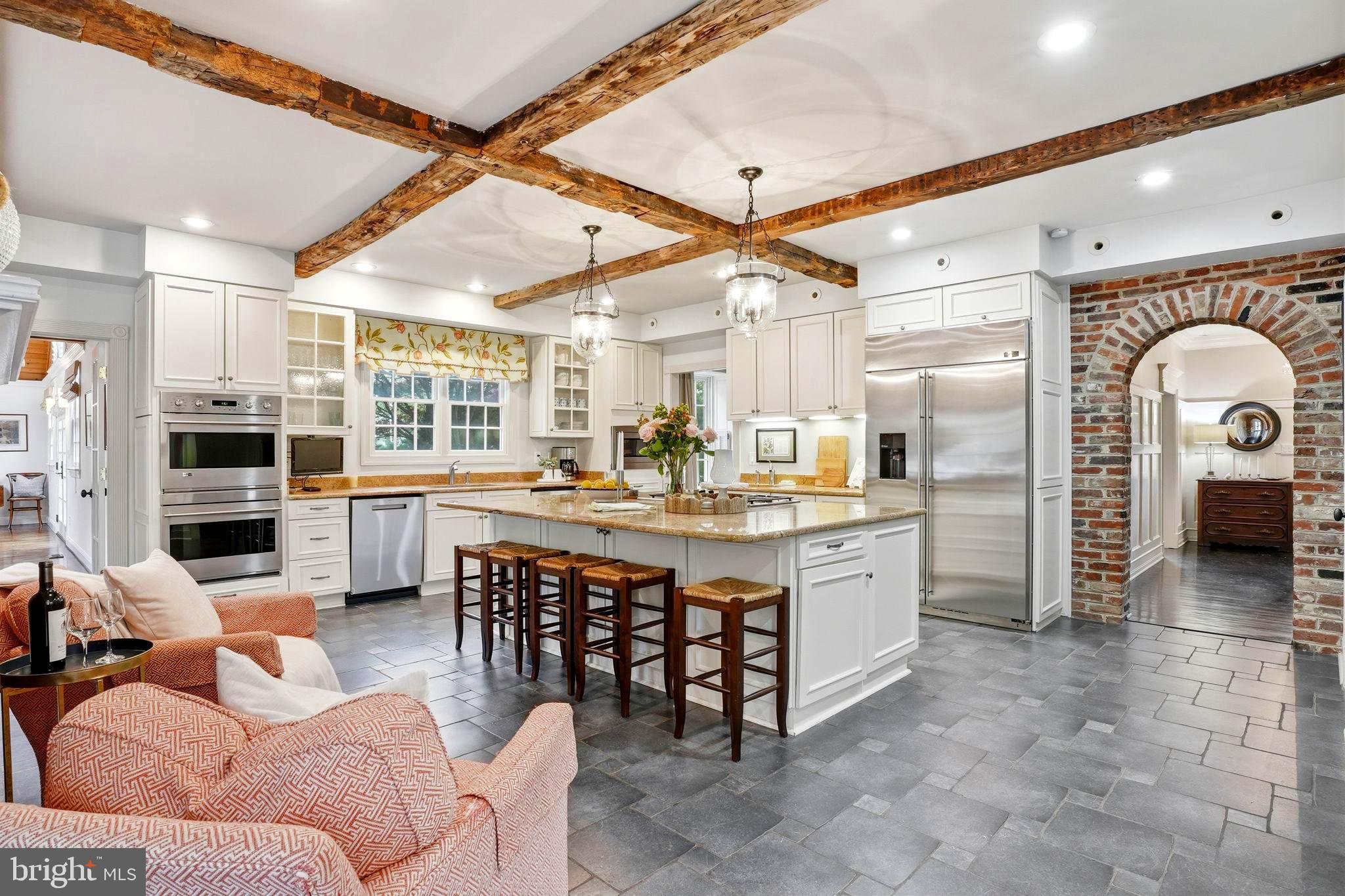 QUEEN ANNE COLONY - Residential