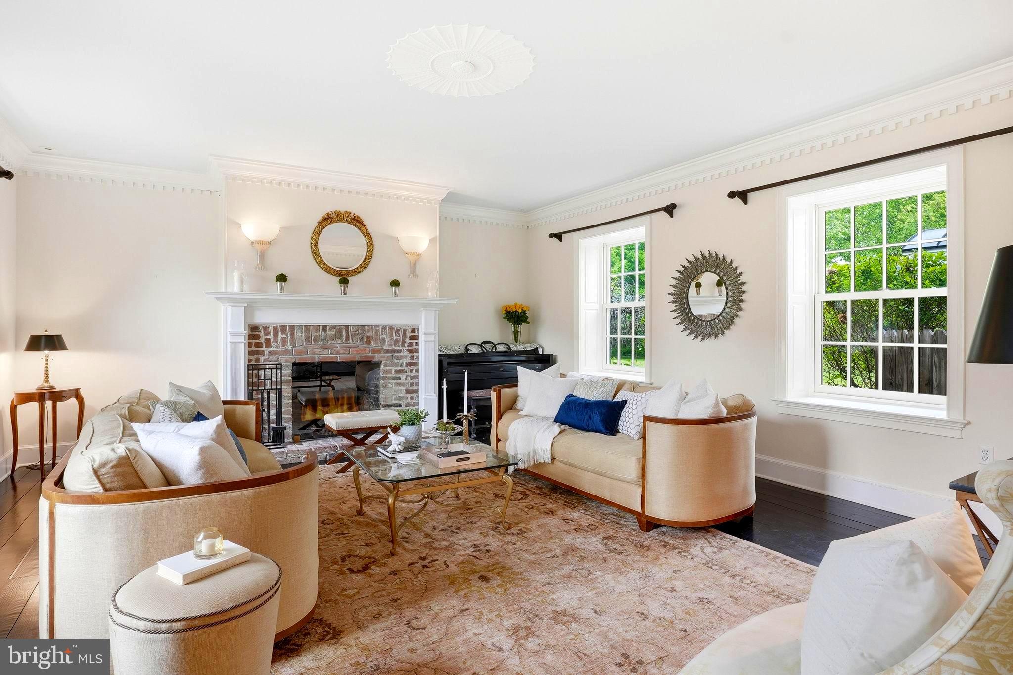 QUEEN ANNE COLONY - Residential
