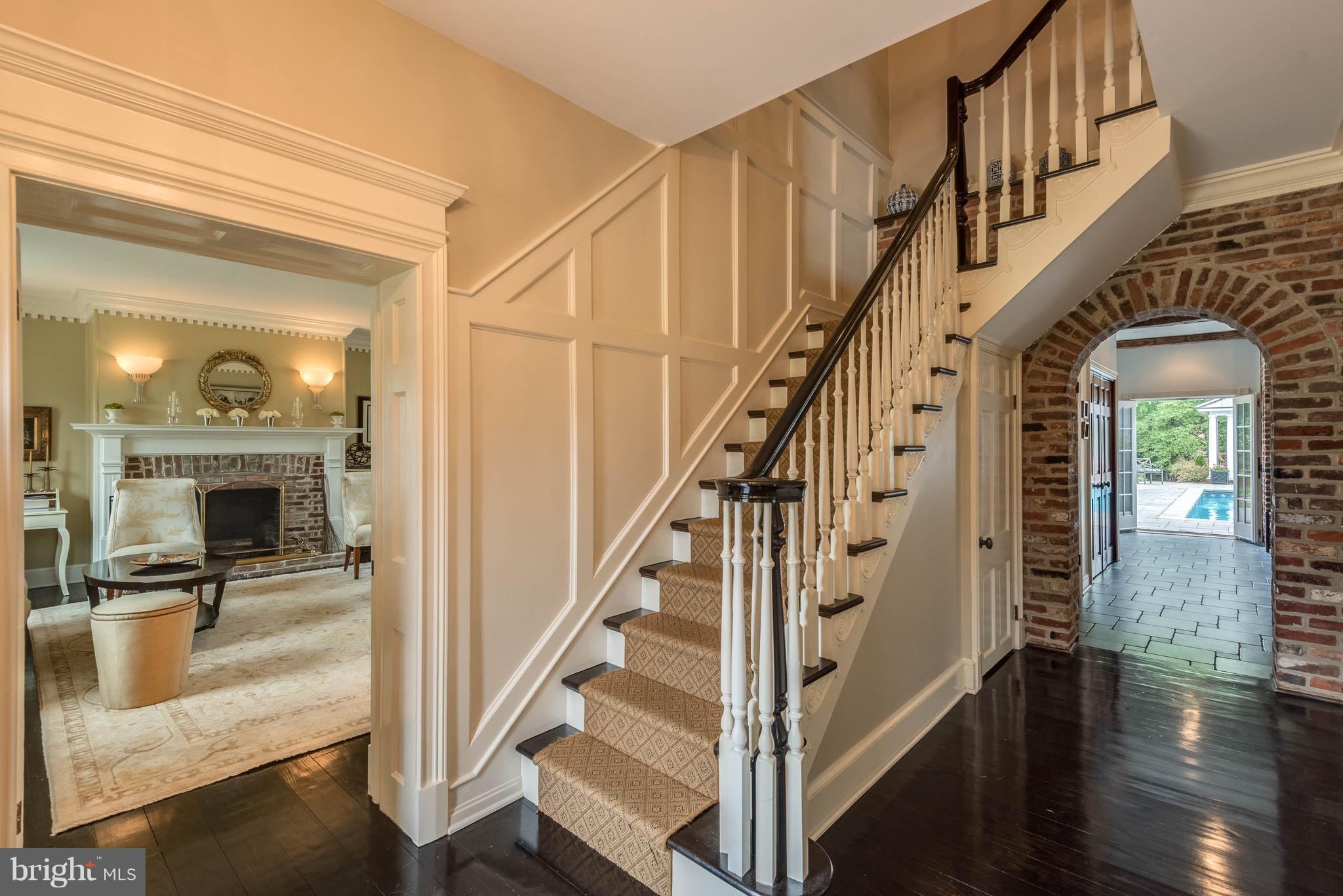 QUEEN ANNE COLONY - Residential