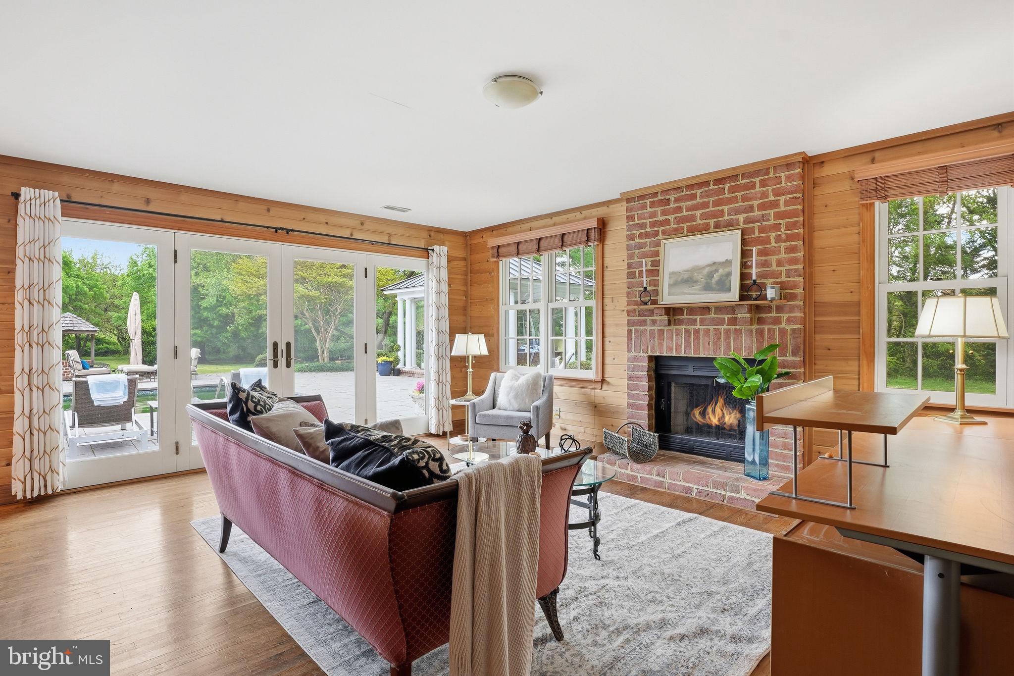 QUEEN ANNE COLONY - Residential