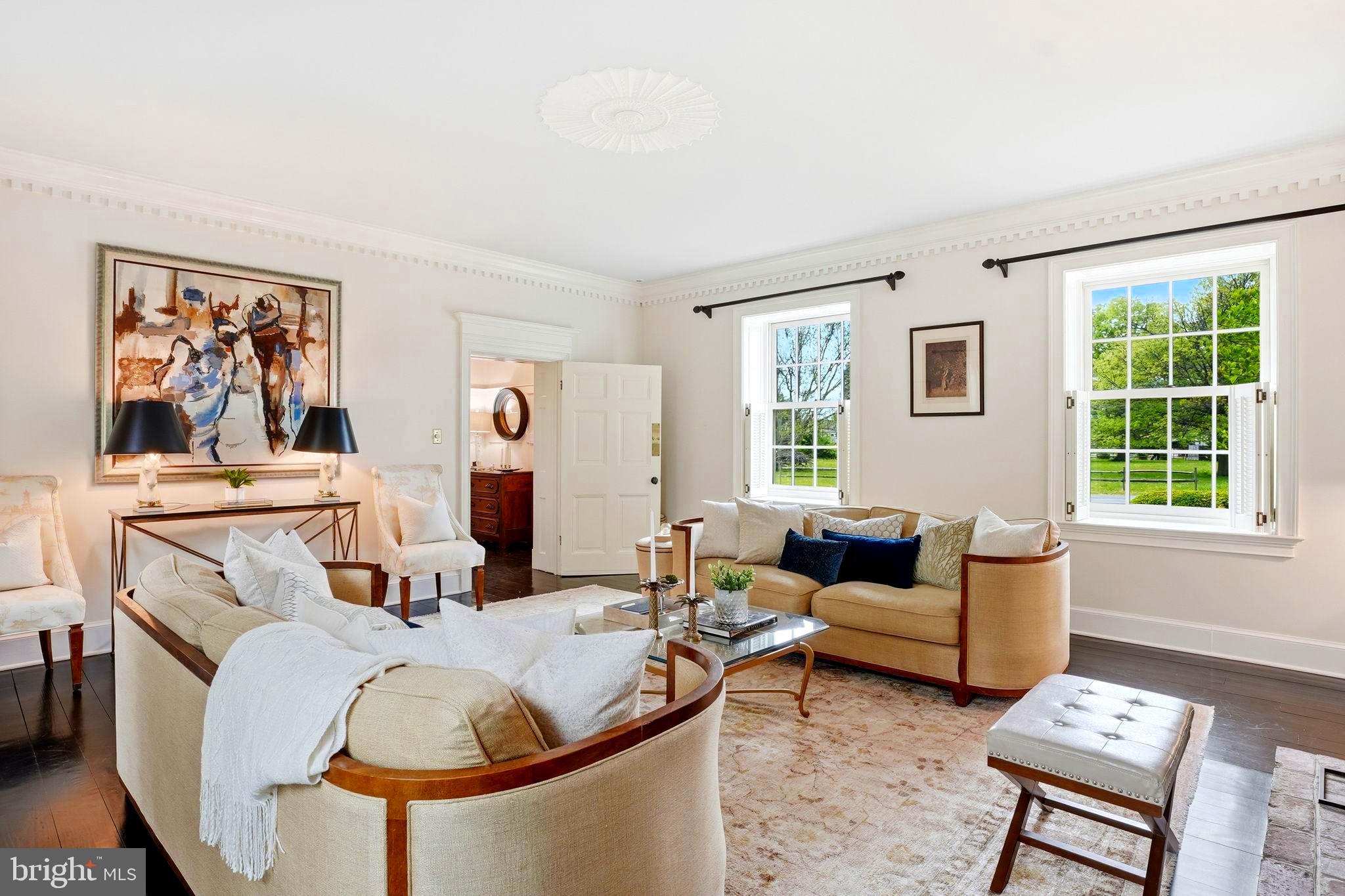 QUEEN ANNE COLONY - Residential