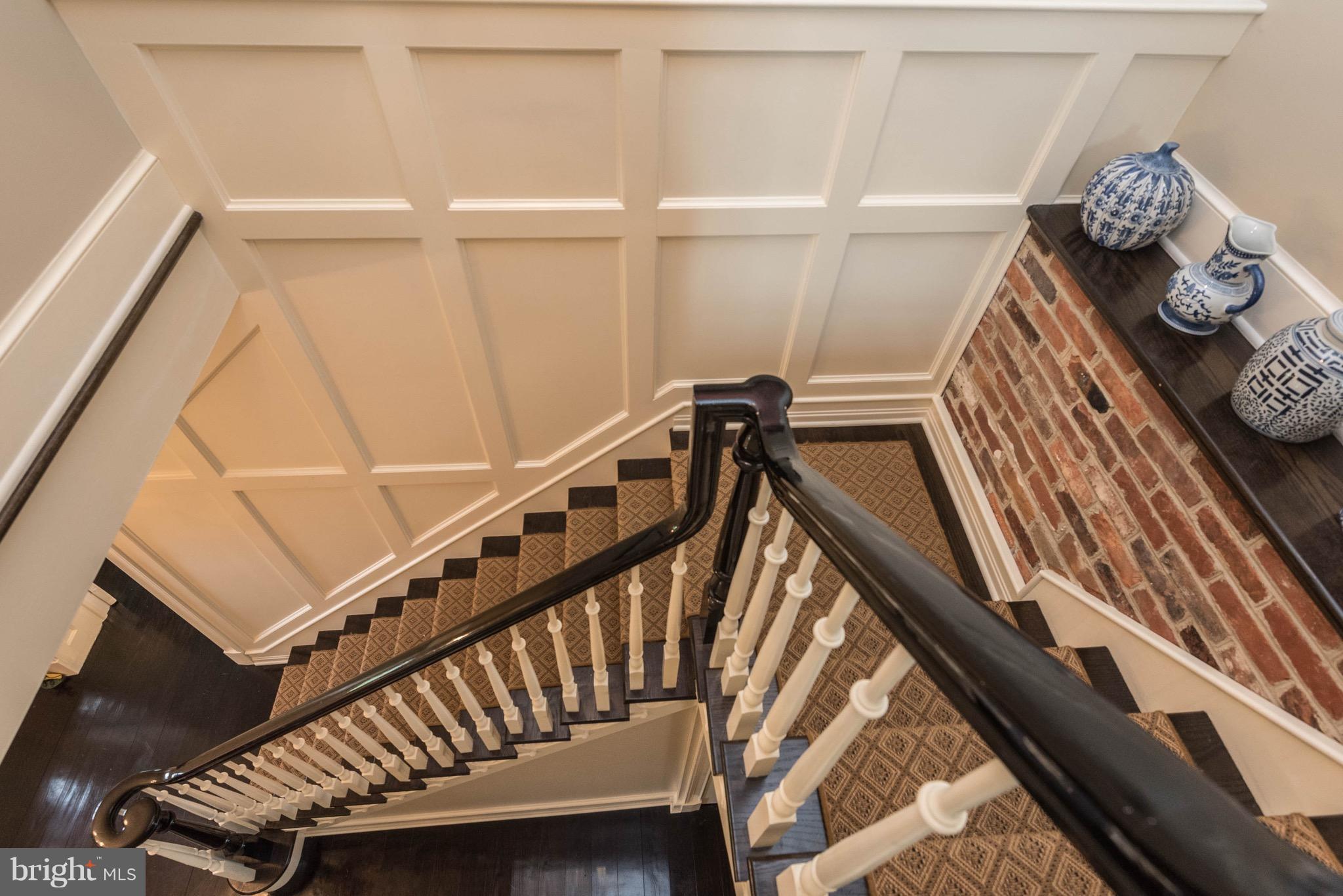 QUEEN ANNE COLONY - Residential