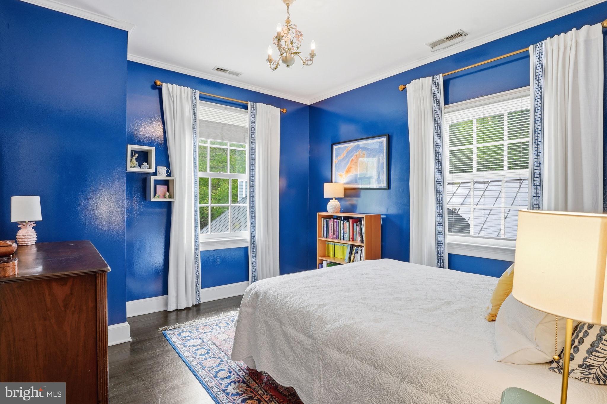 QUEEN ANNE COLONY - Residential