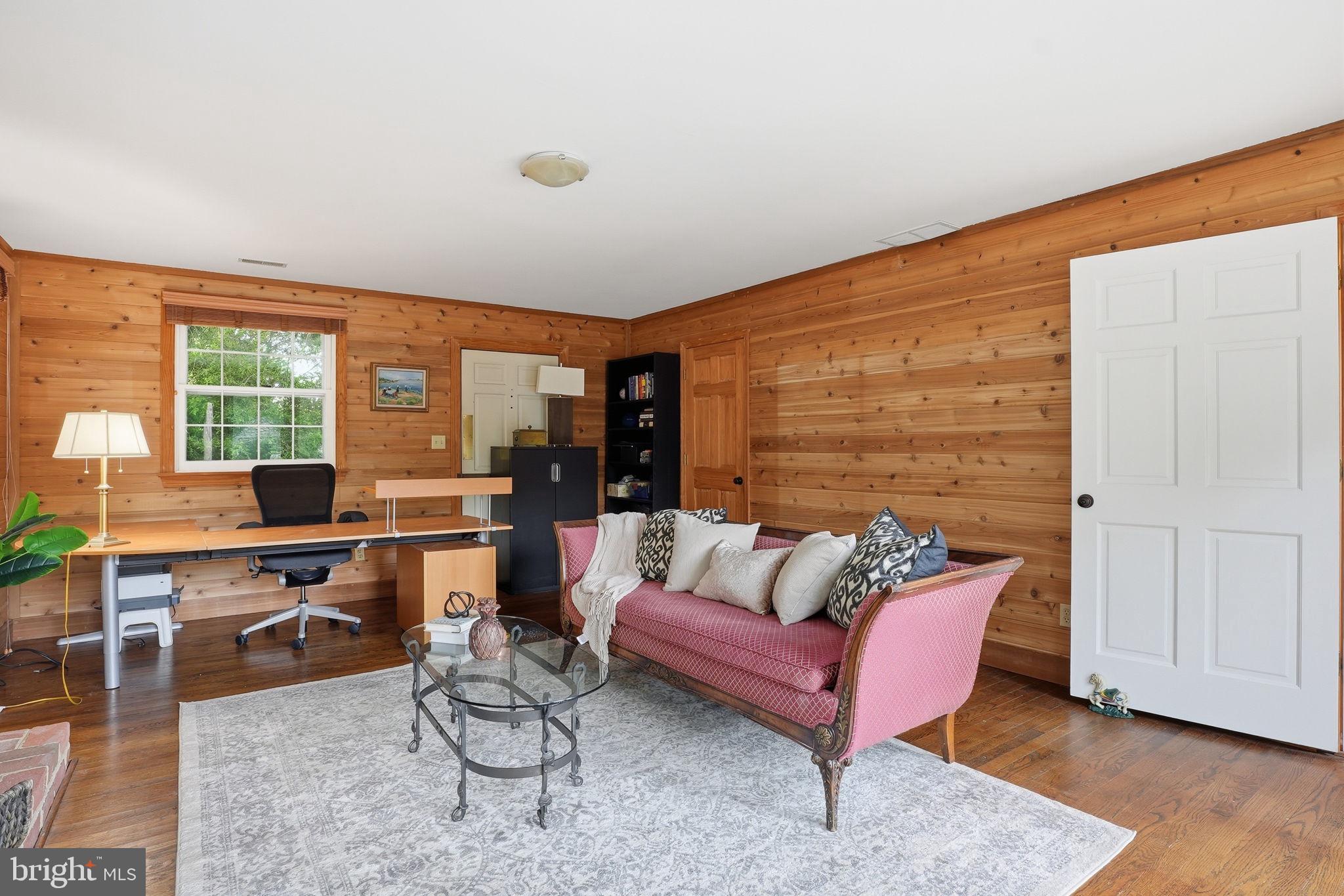 QUEEN ANNE COLONY - Residential