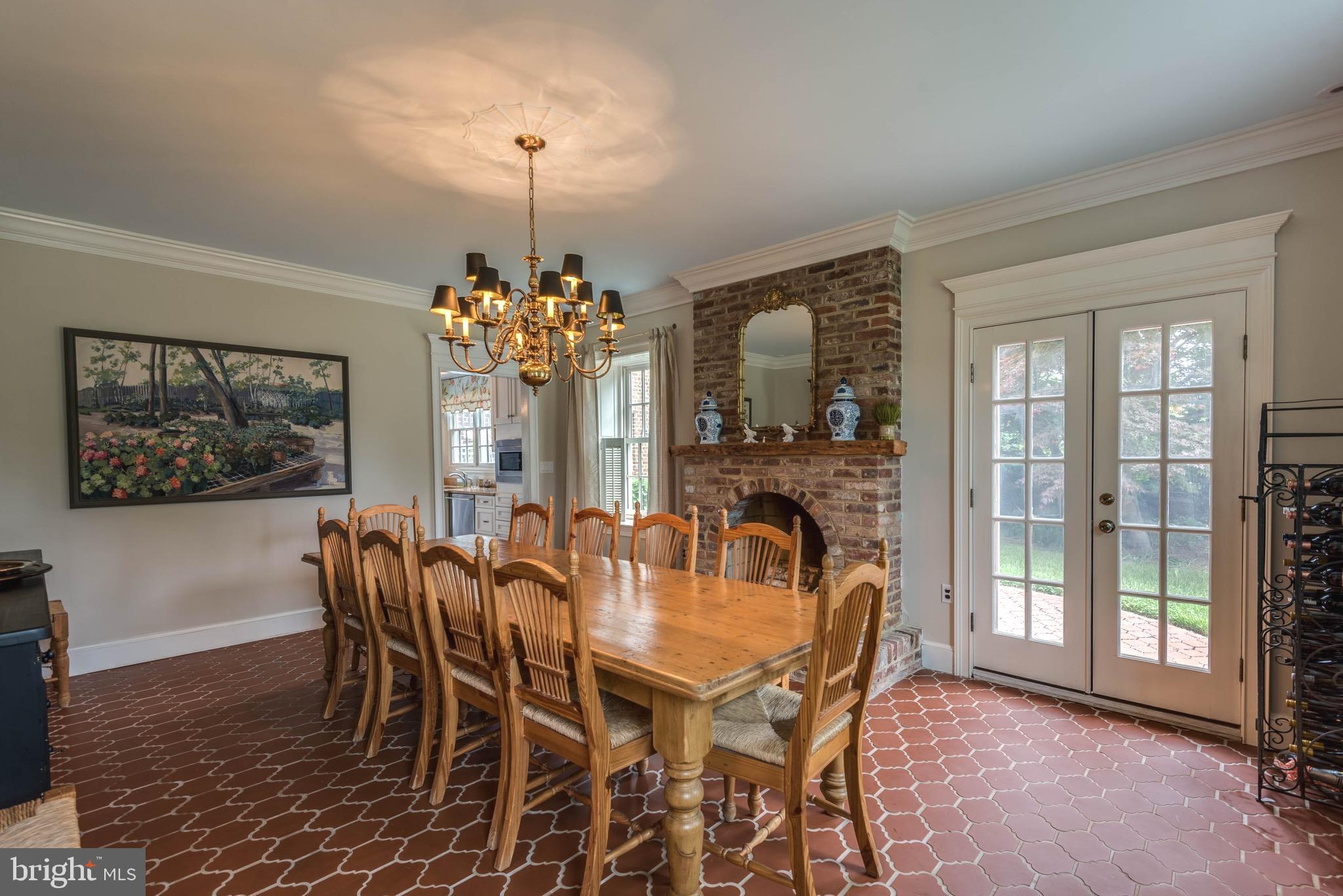 QUEEN ANNE COLONY - Residential