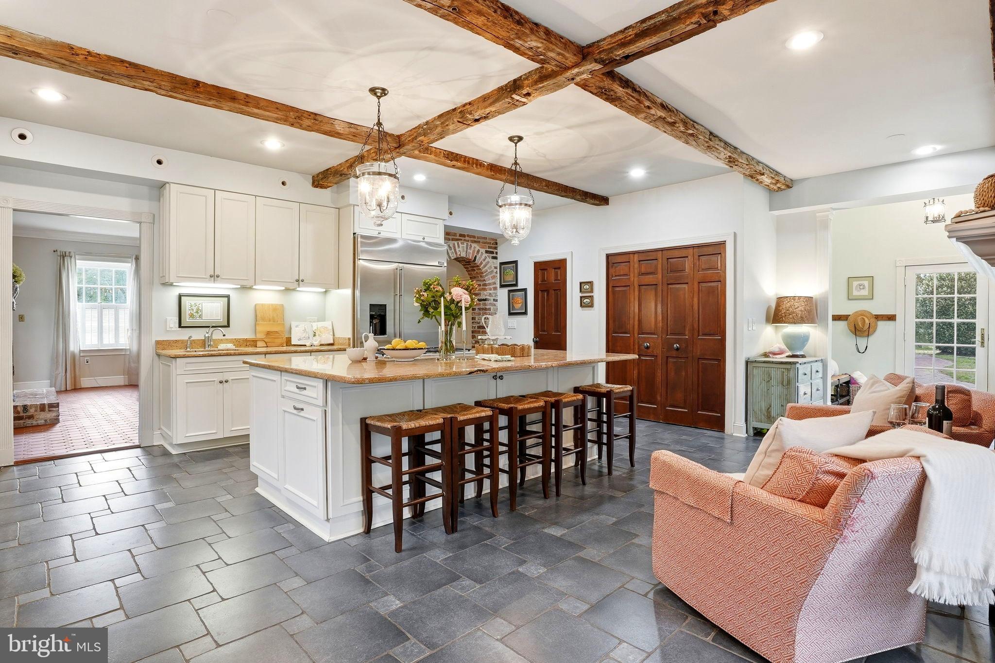 QUEEN ANNE COLONY - Residential
