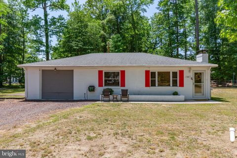 Photo of 141 Fort King Drive, COLONIAL BEACH, VA 22443 (MLS # VAWE2011378)
