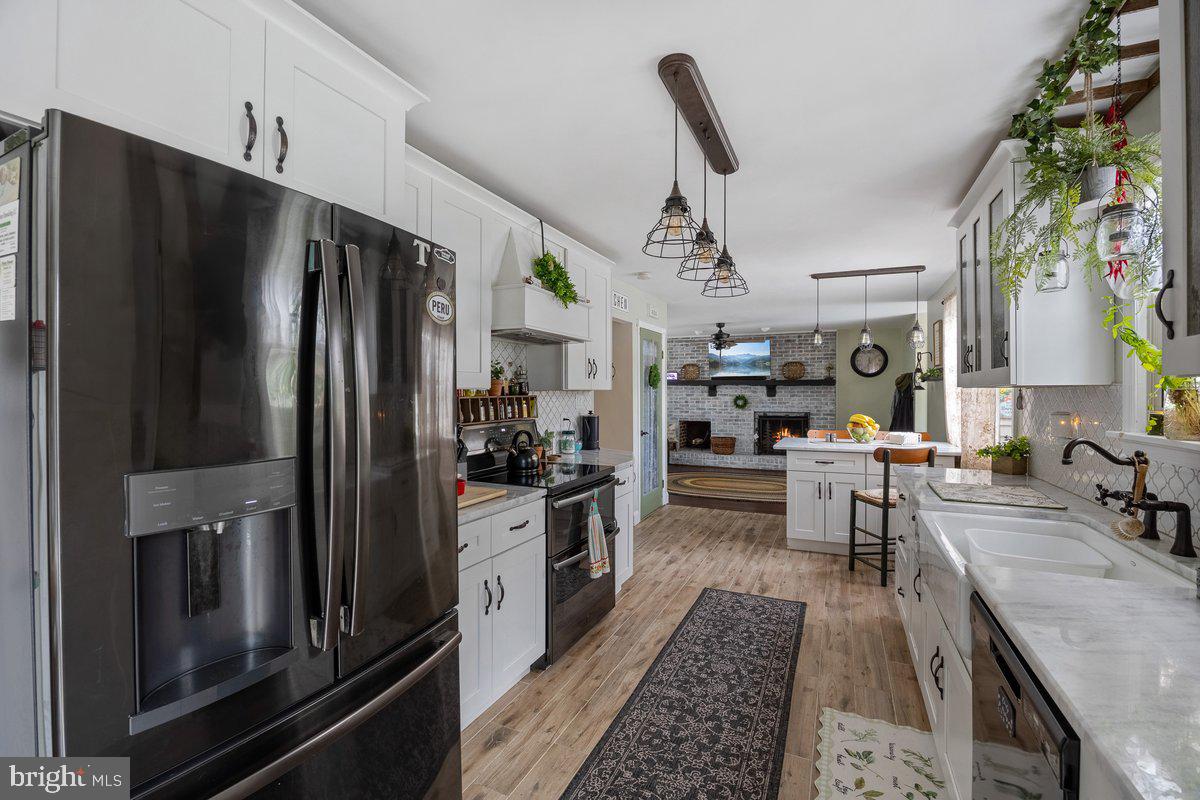 868 WILLOW WAY