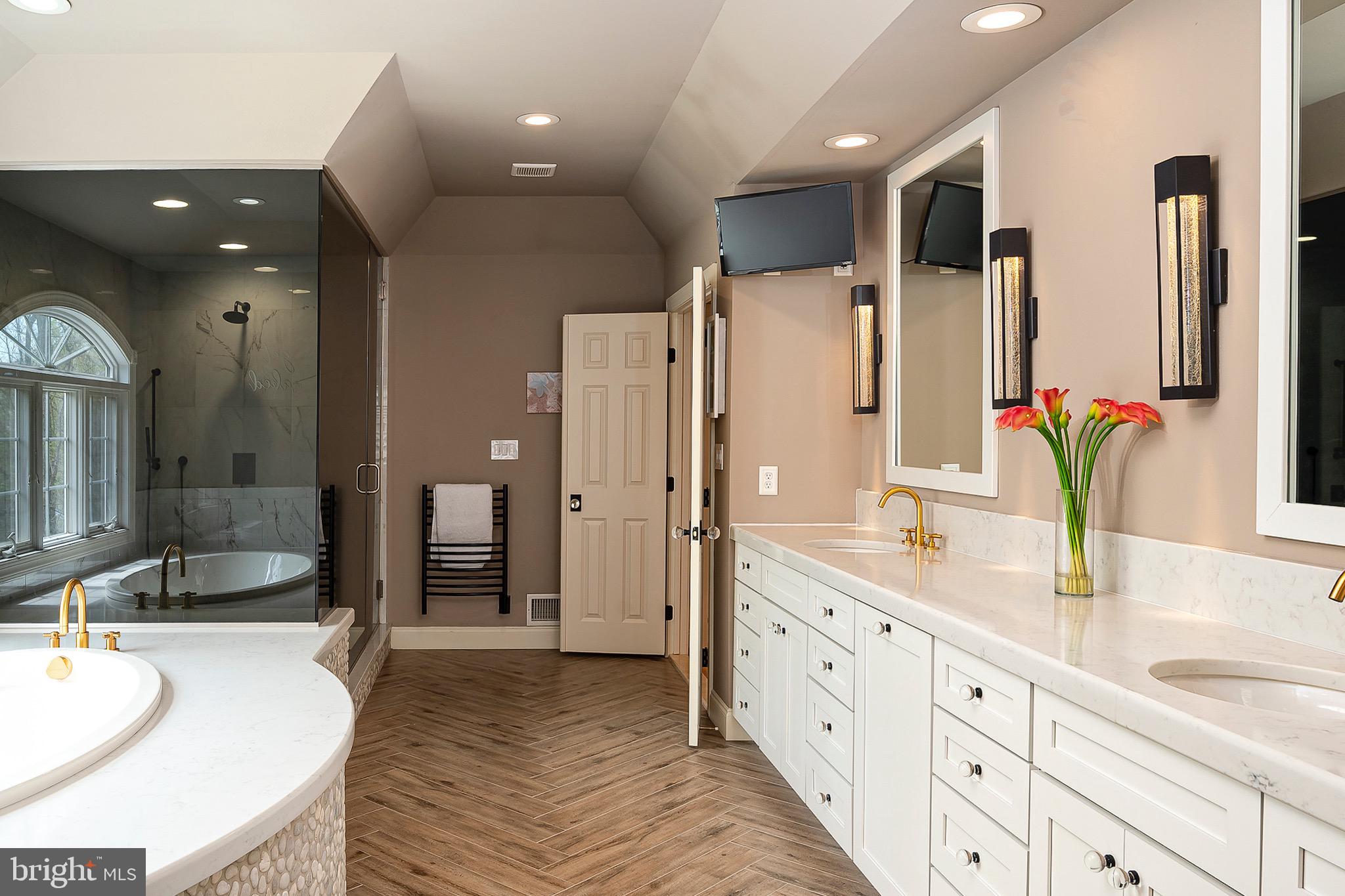 RIVER CREEK - Residential