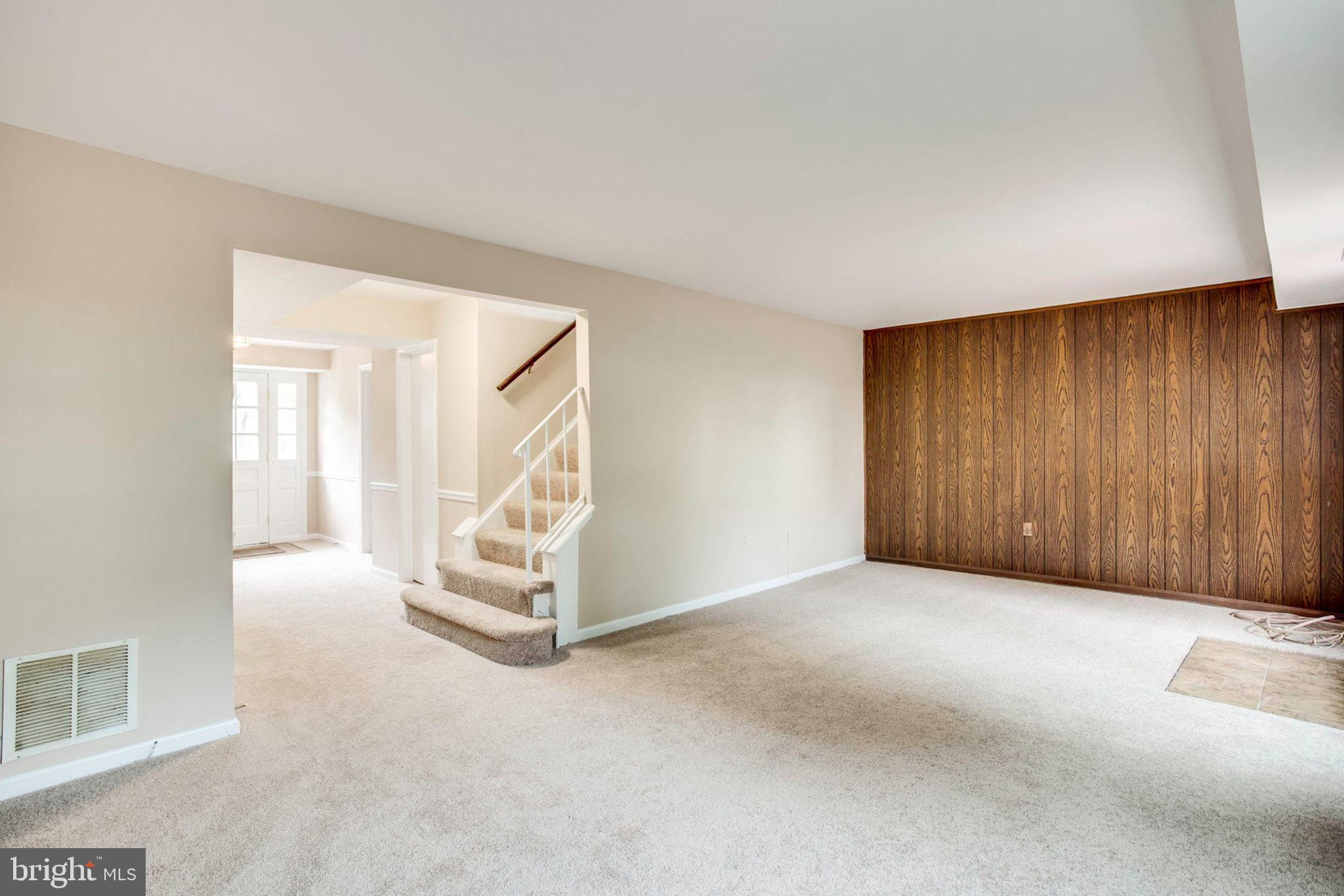 PINEWOOD LAKE - Residential