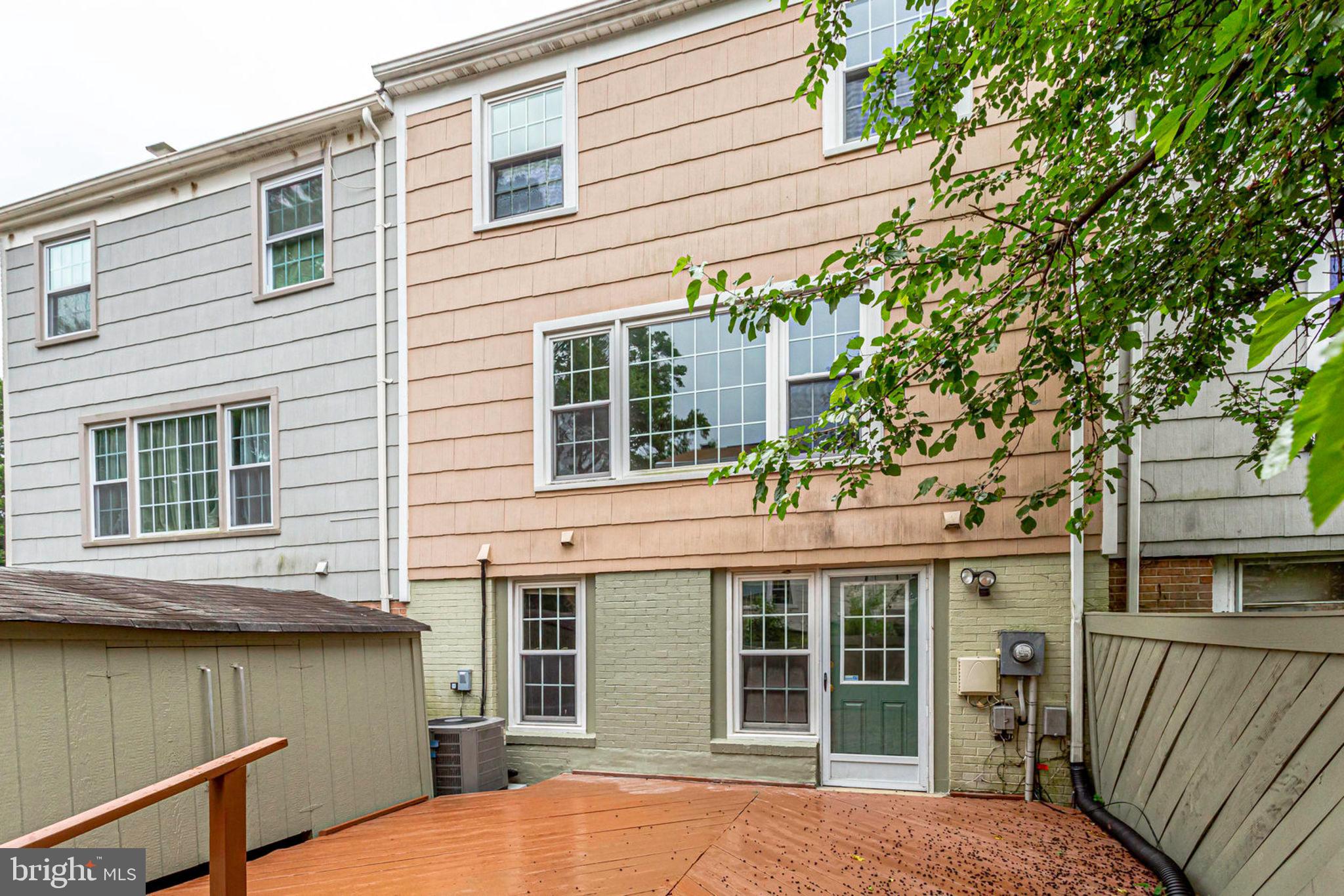 PINEWOOD LAKE - Residential