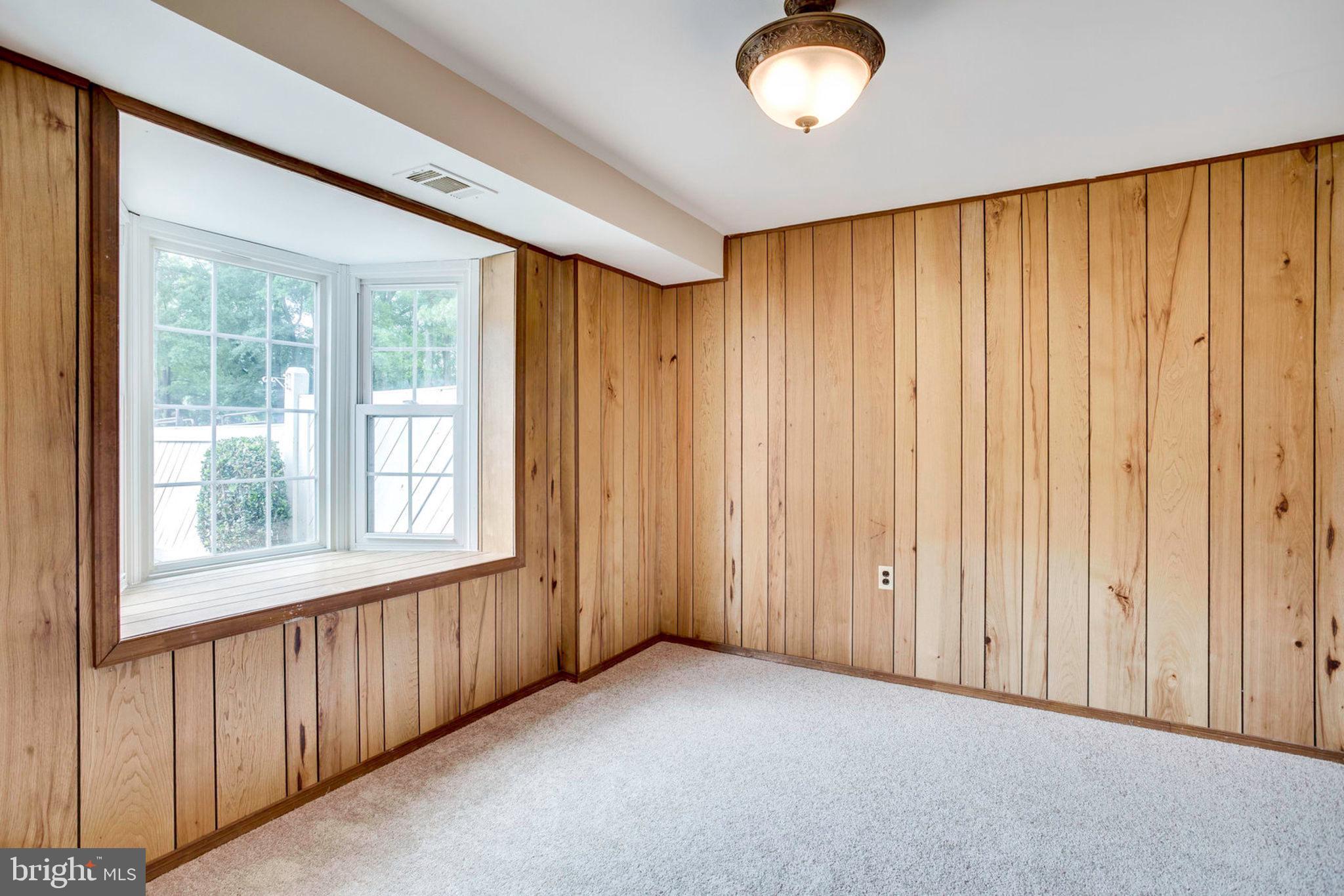 PINEWOOD LAKE - Residential