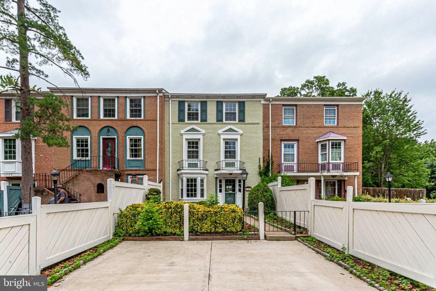 Fantastic Location, open floor plan and totally repainted and carpeted.  Big bay window on the main level.  3 finished levels, huge fully fenced back yard with storage shed and deck perfect for enterating and grilling.  Turn key move in ready home! Enjoy the nice patio in the front of the home, entrance on the front of the house for easy access. 3 bedrooms upstairs and an optional lower level bedroom/office. Spacious living with large bedrooms with plenty of space through out the entire house! a must see!!2 parking spots in driveway in front of the home.  Quiet neighbrohood close to Mt. Vernon, George Washington Pkwy and Ft Belvoir!  Enjoy bike/jogging trails, walking around the lake and feeding the ducks.  Close to major commuting, Huntington Metro and 10 miles to DC.