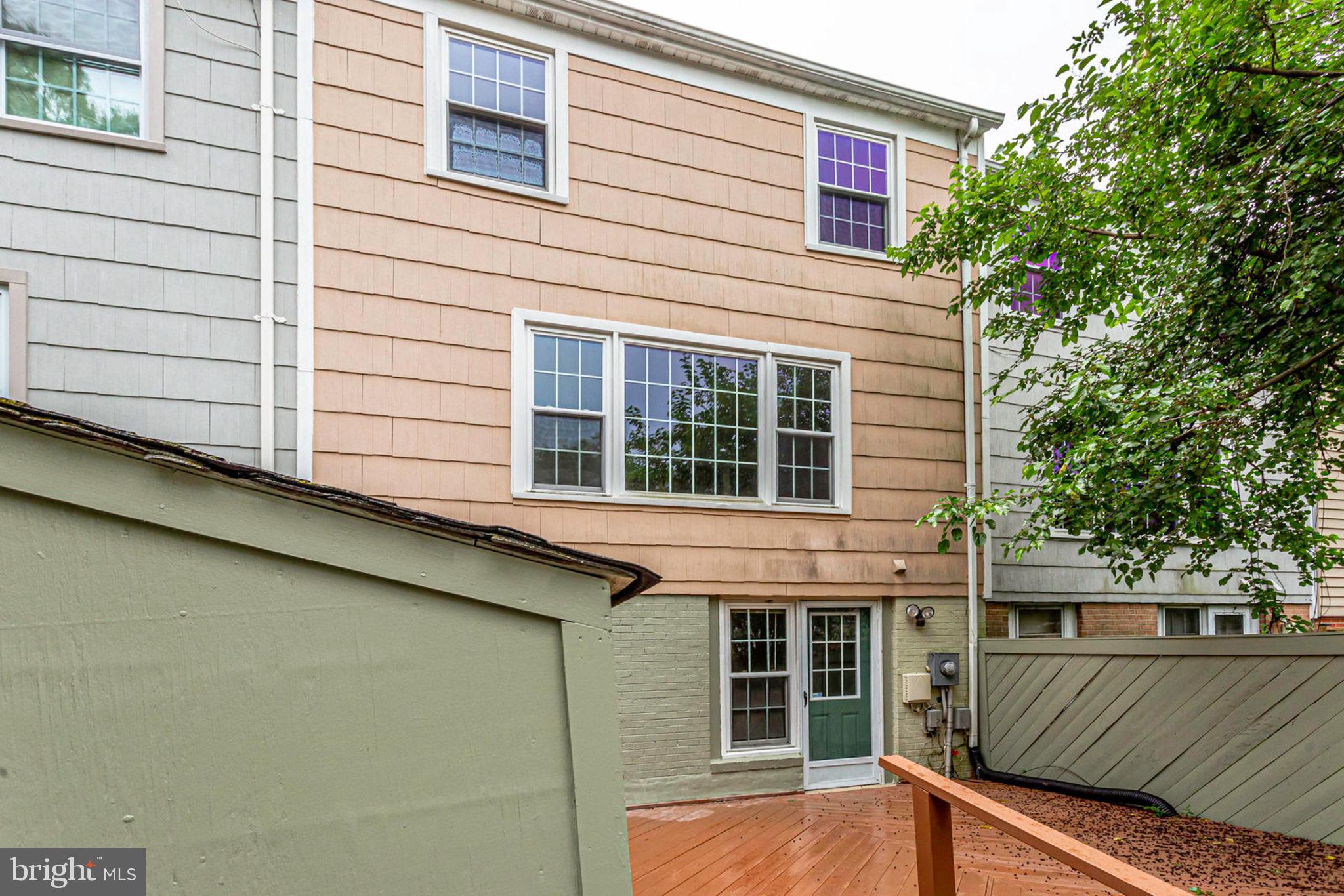 PINEWOOD LAKE - Residential