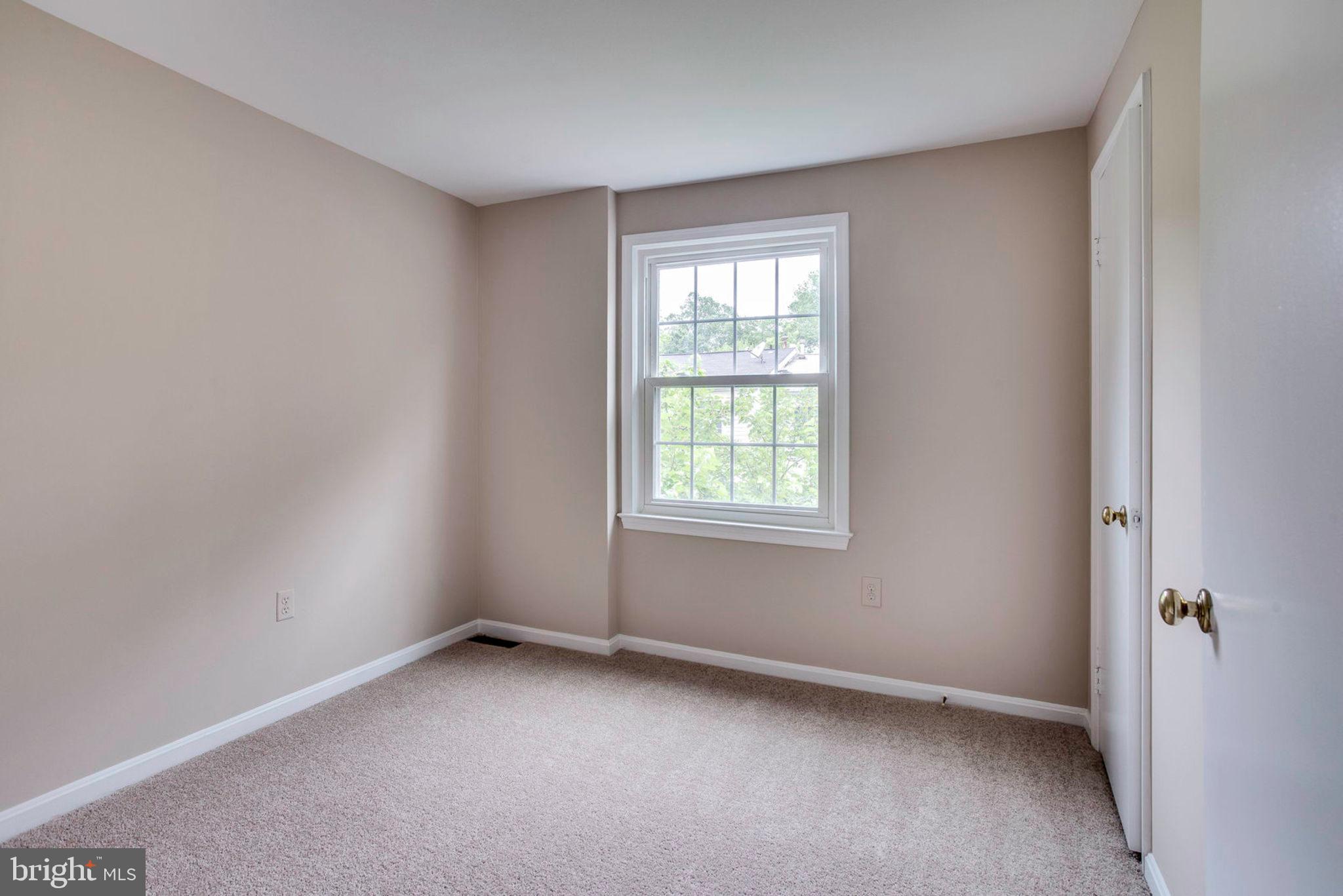 PINEWOOD LAKE - Residential