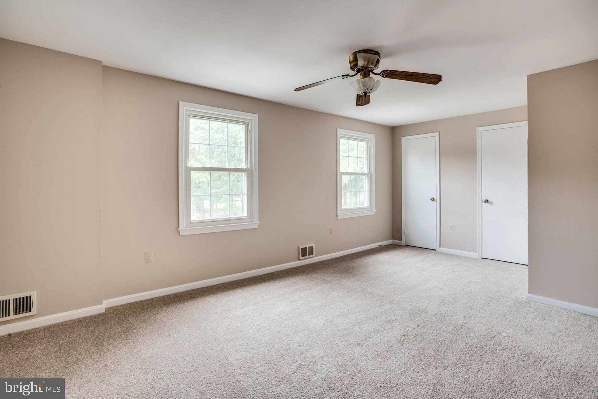 PINEWOOD LAKE - Residential