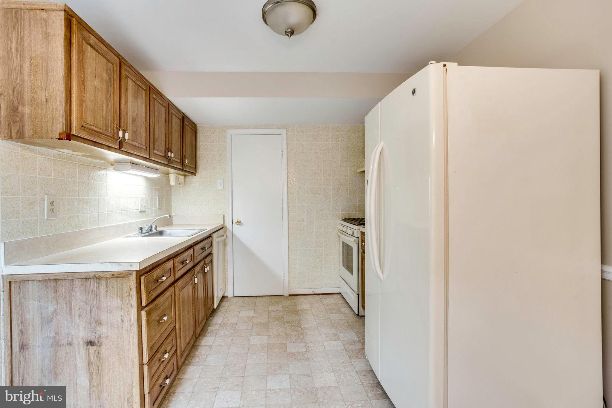 PINEWOOD LAKE - Residential