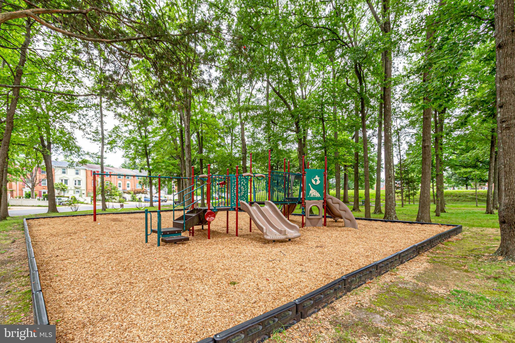 PINEWOOD LAKE - Residential