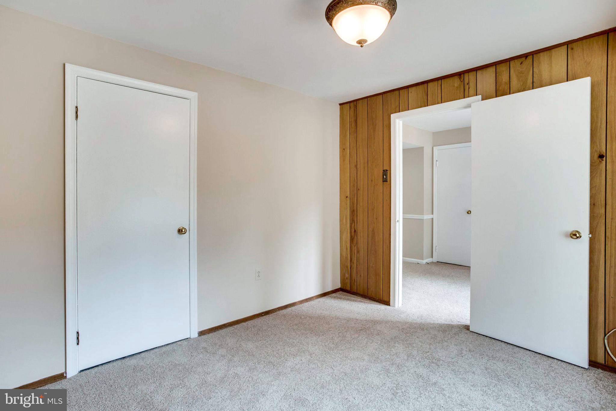 PINEWOOD LAKE - Residential