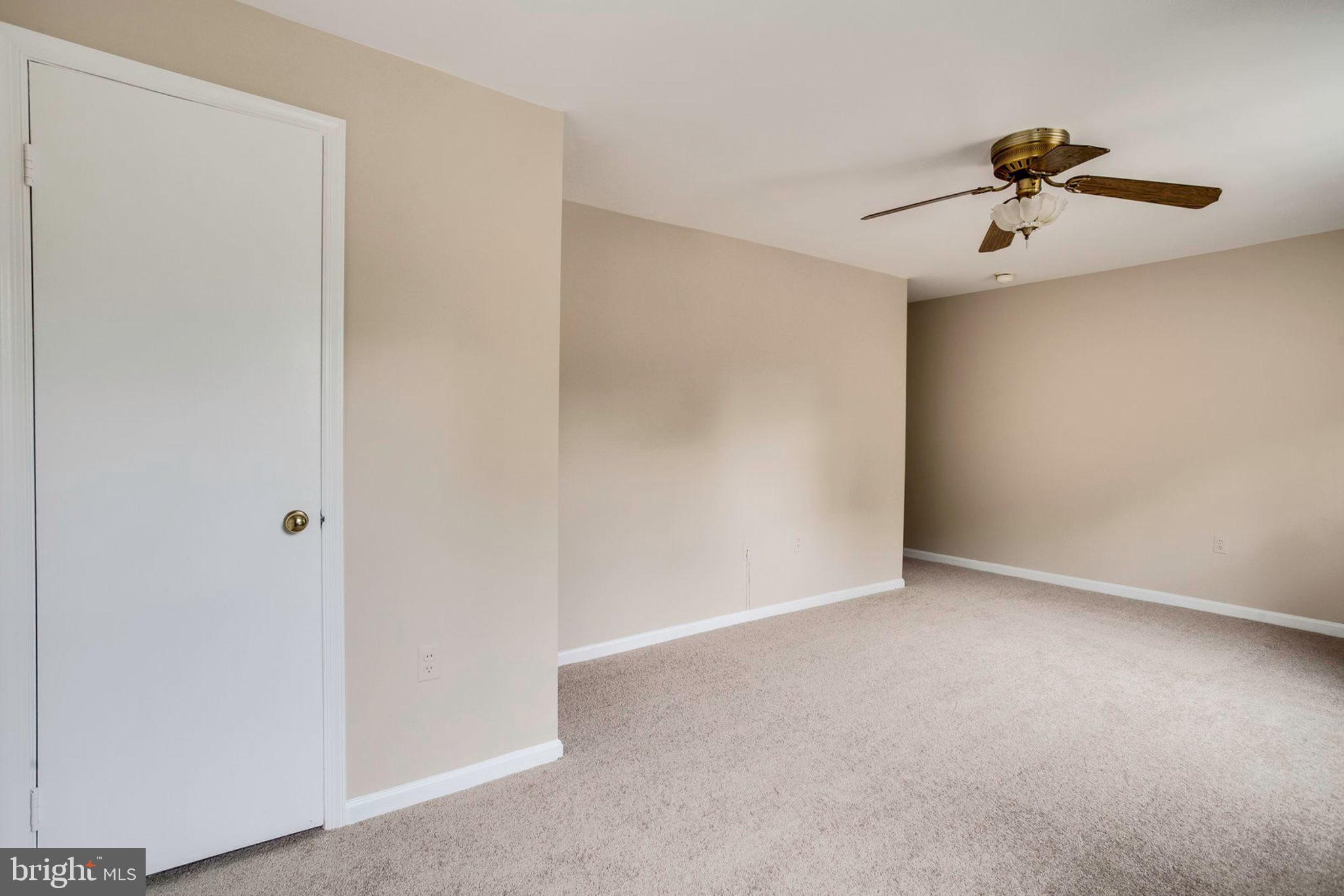 PINEWOOD LAKE - Residential