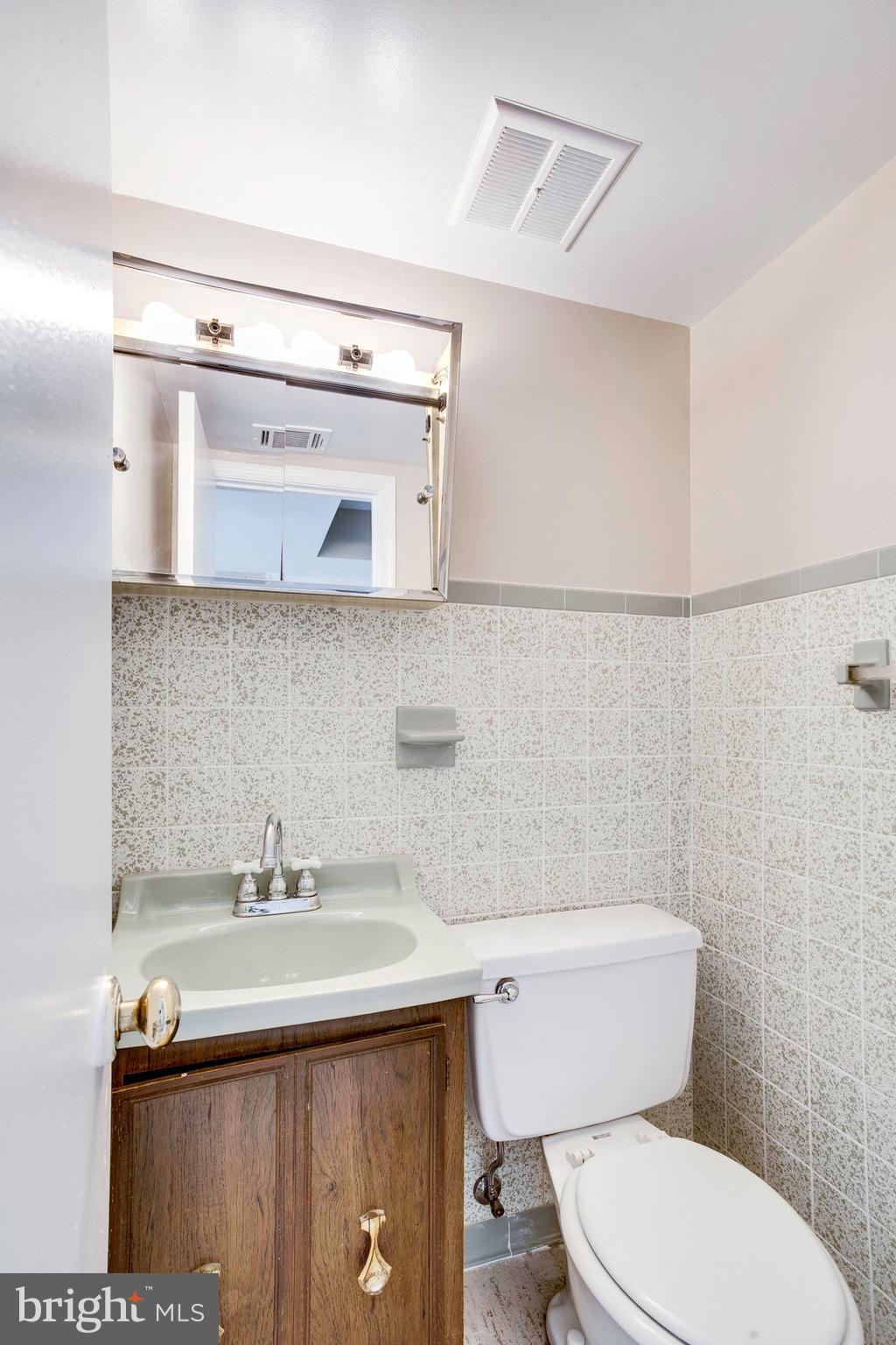 PINEWOOD LAKE - Residential