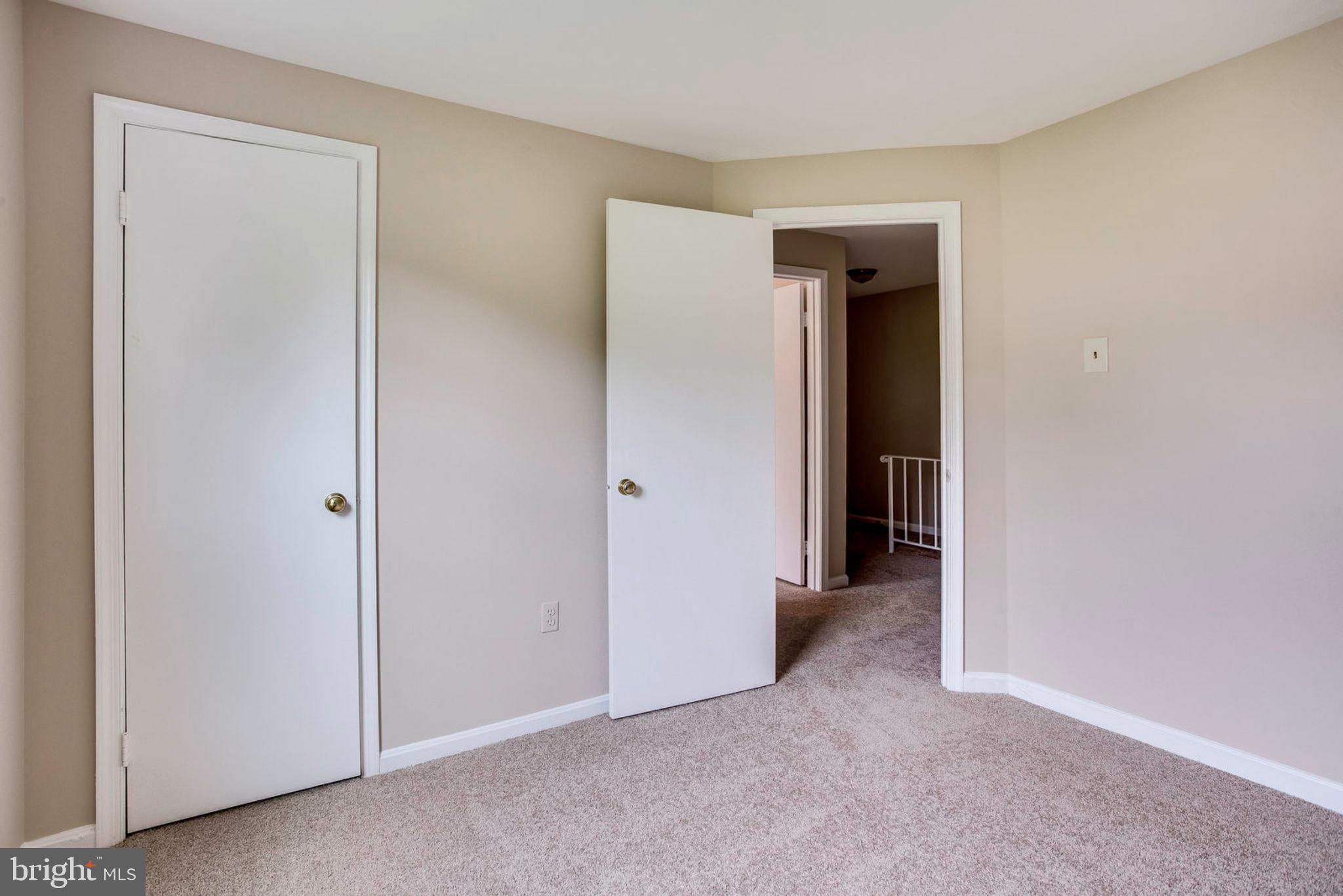 PINEWOOD LAKE - Residential