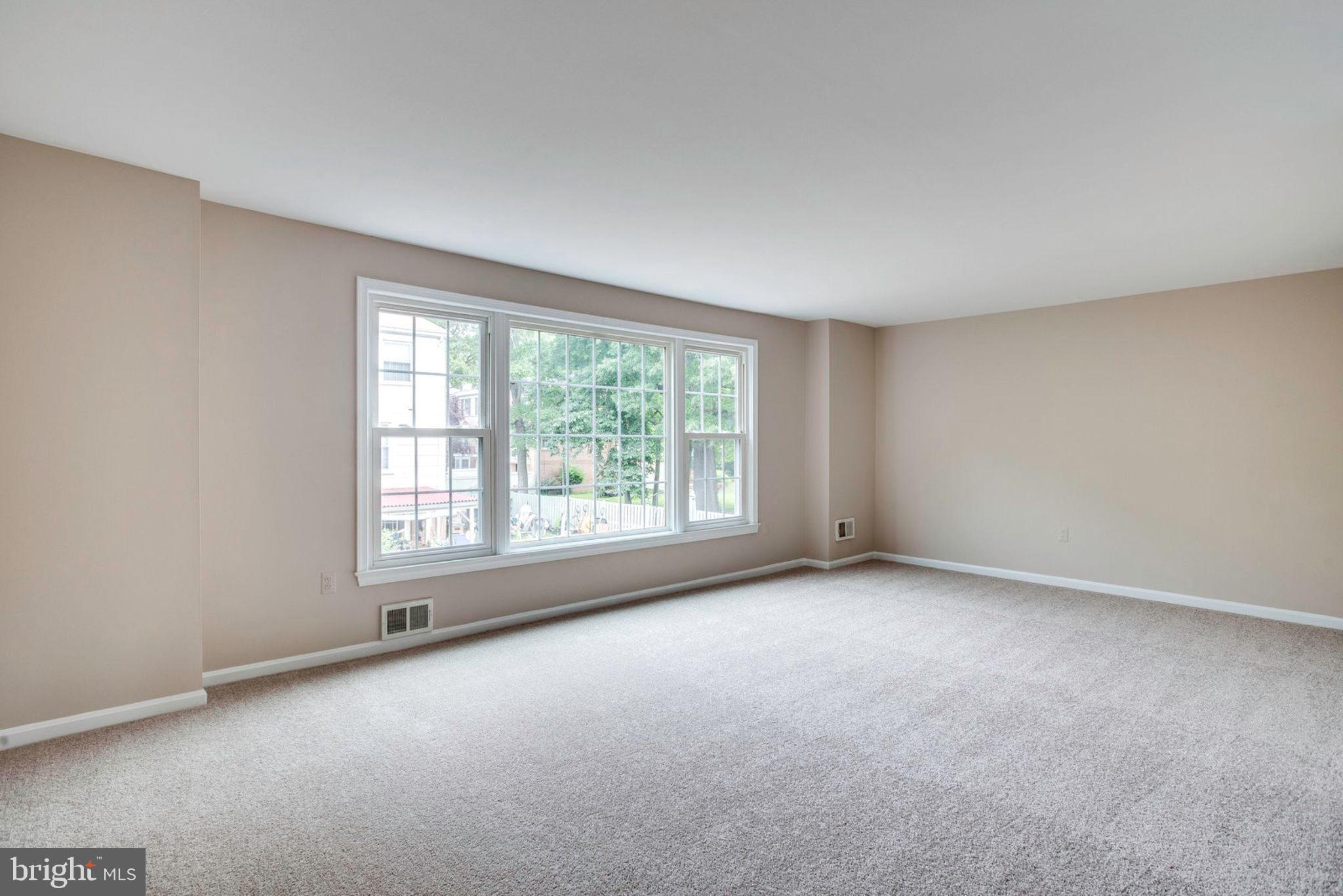 PINEWOOD LAKE - Residential