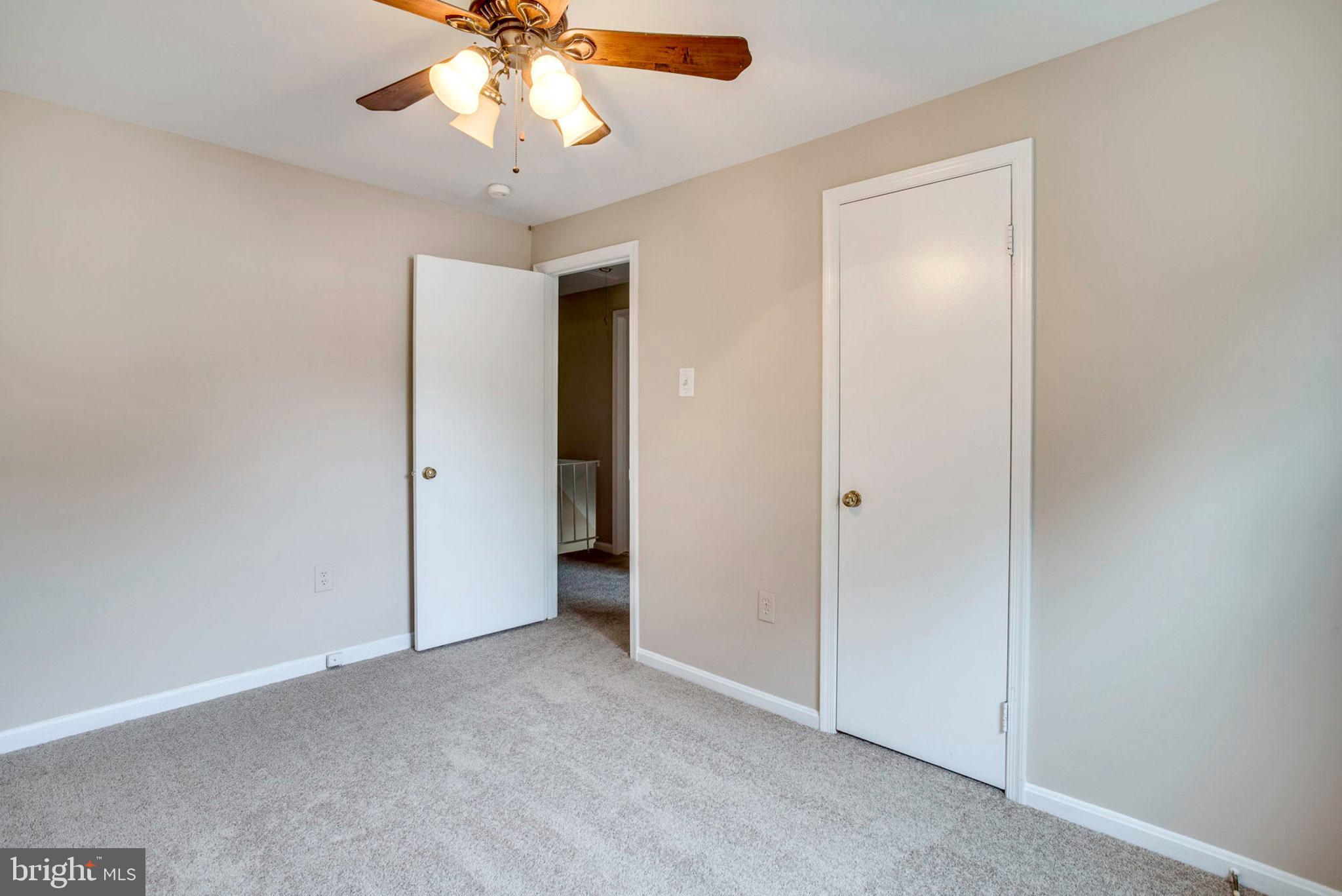 PINEWOOD LAKE - Residential