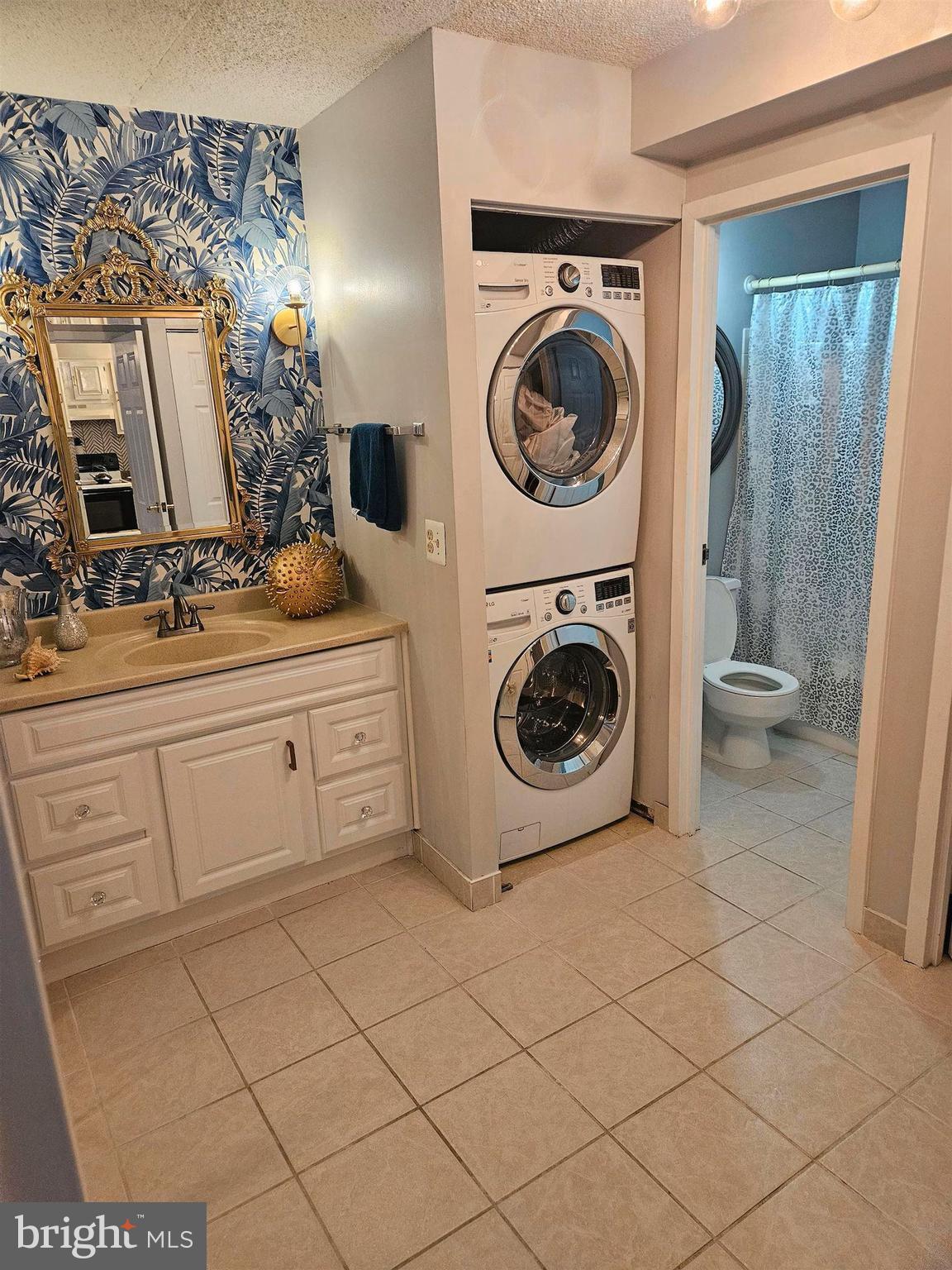 935 OCEAN AVENUE 300