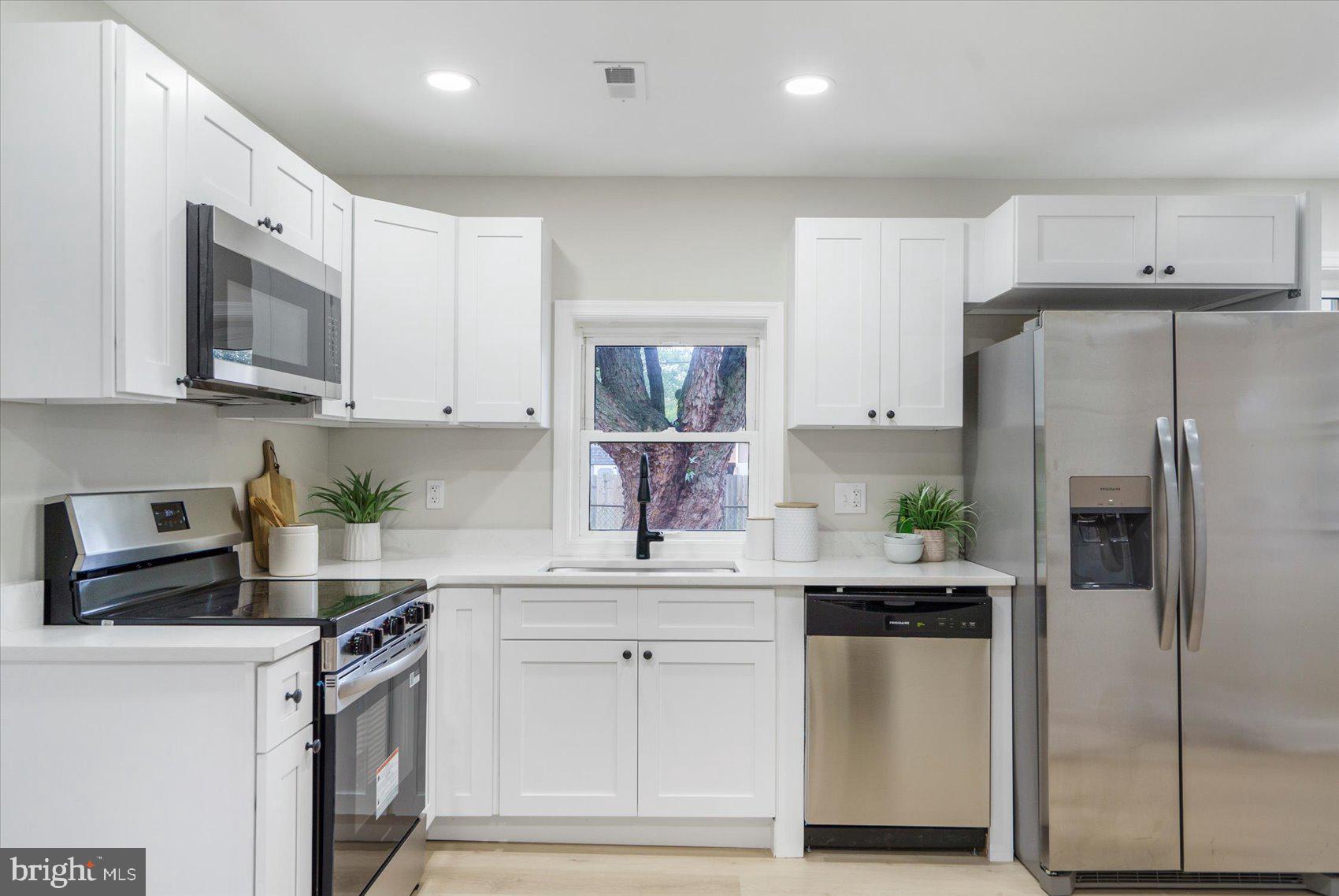 ARUNDEL GARDENS - Residential