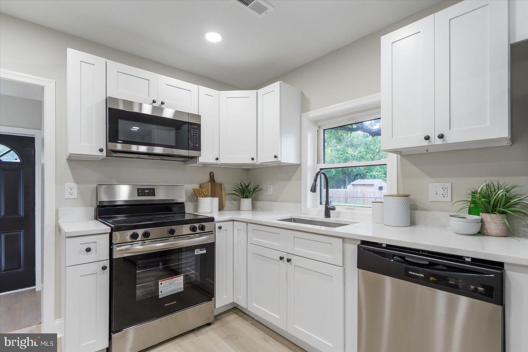 ARUNDEL GARDENS - Residential