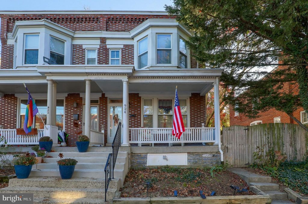 Photo of 924 EDGEWOOD AVE, LANCASTER, PA 17603 (MLS # PALA2028086)