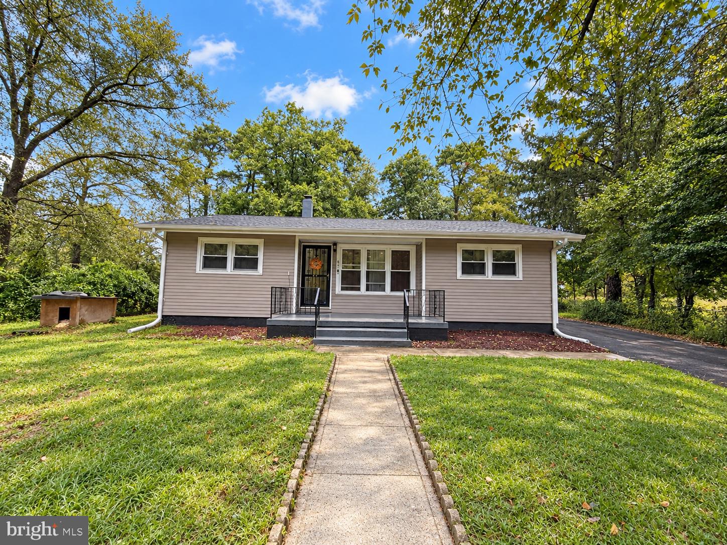 521 RIDGEVIEW AVENUE
