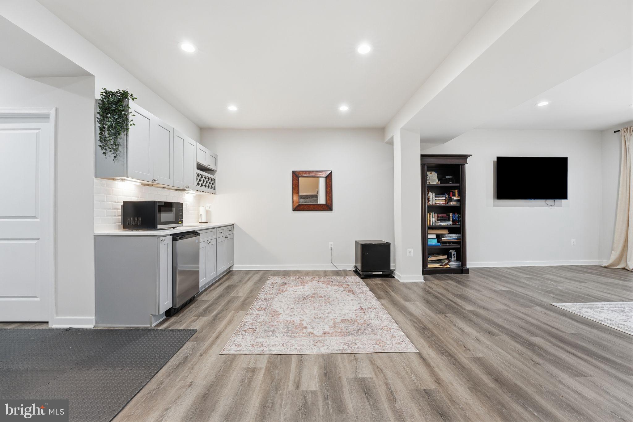 CLEVENGER CORNER VILLAGE - Residential