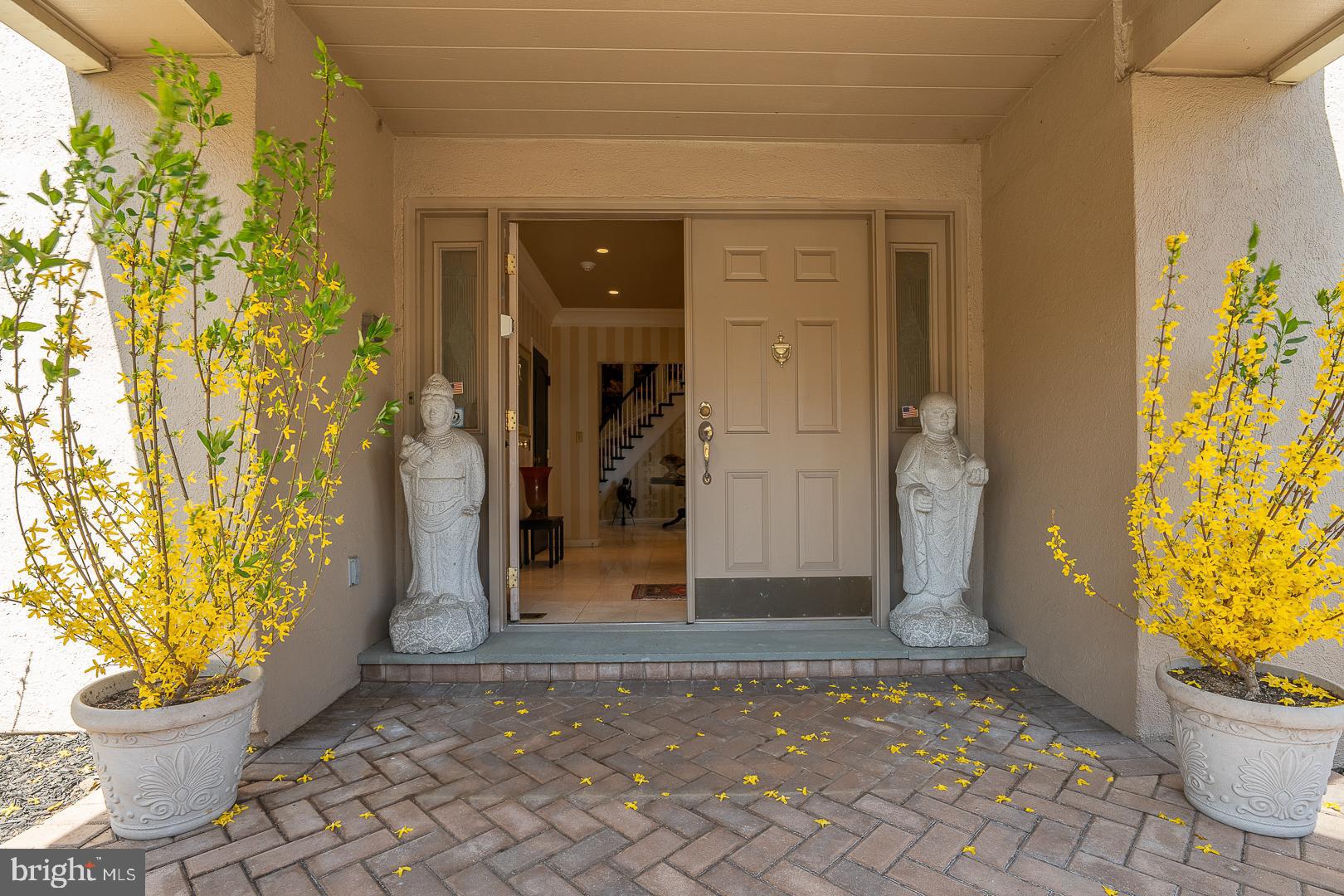 1044 LINDY LANE 10-44