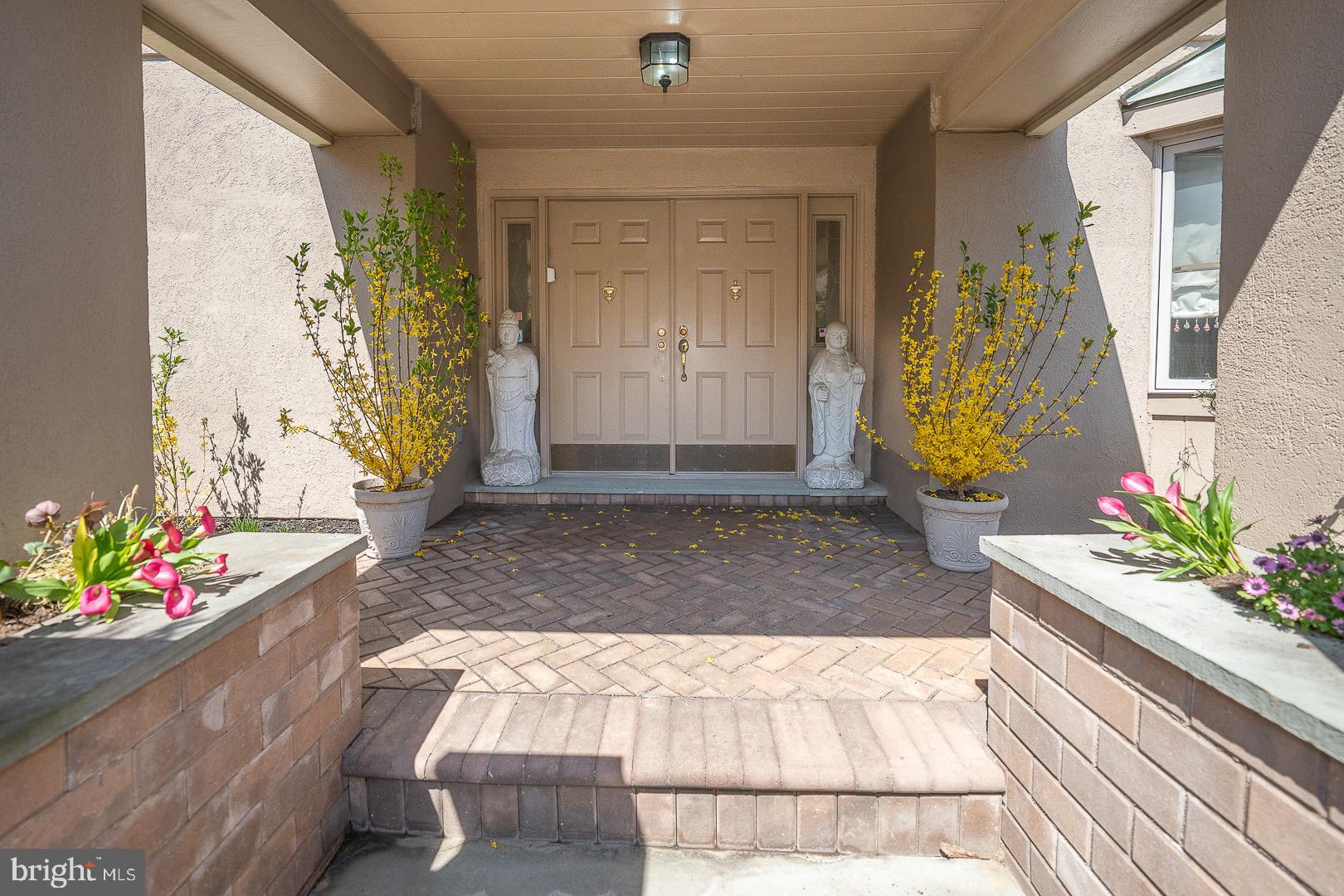 1044 LINDY LANE 10-44