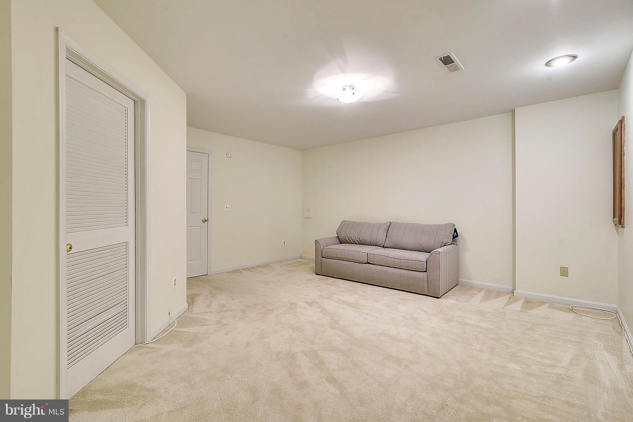 VIRGINIA CENTER - Residential