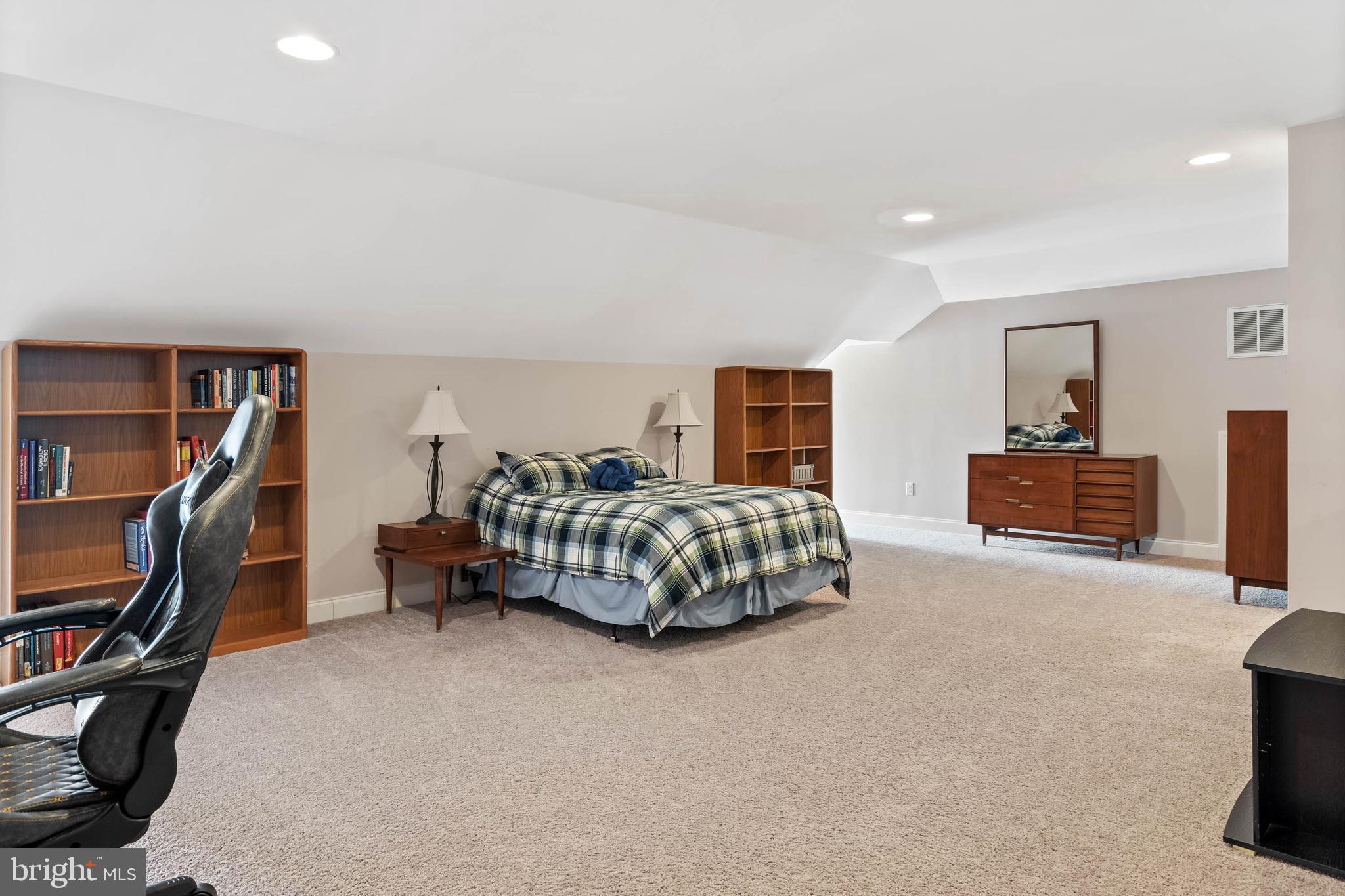 WOLFE POINTE - Residential