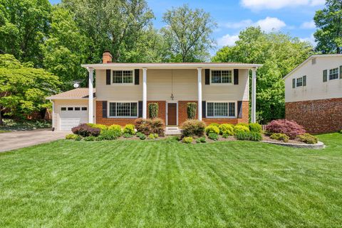 Photo of 7137 Game Lord Drive, SPRINGFIELD, VA 22153 (MLS # VAFX2306666)